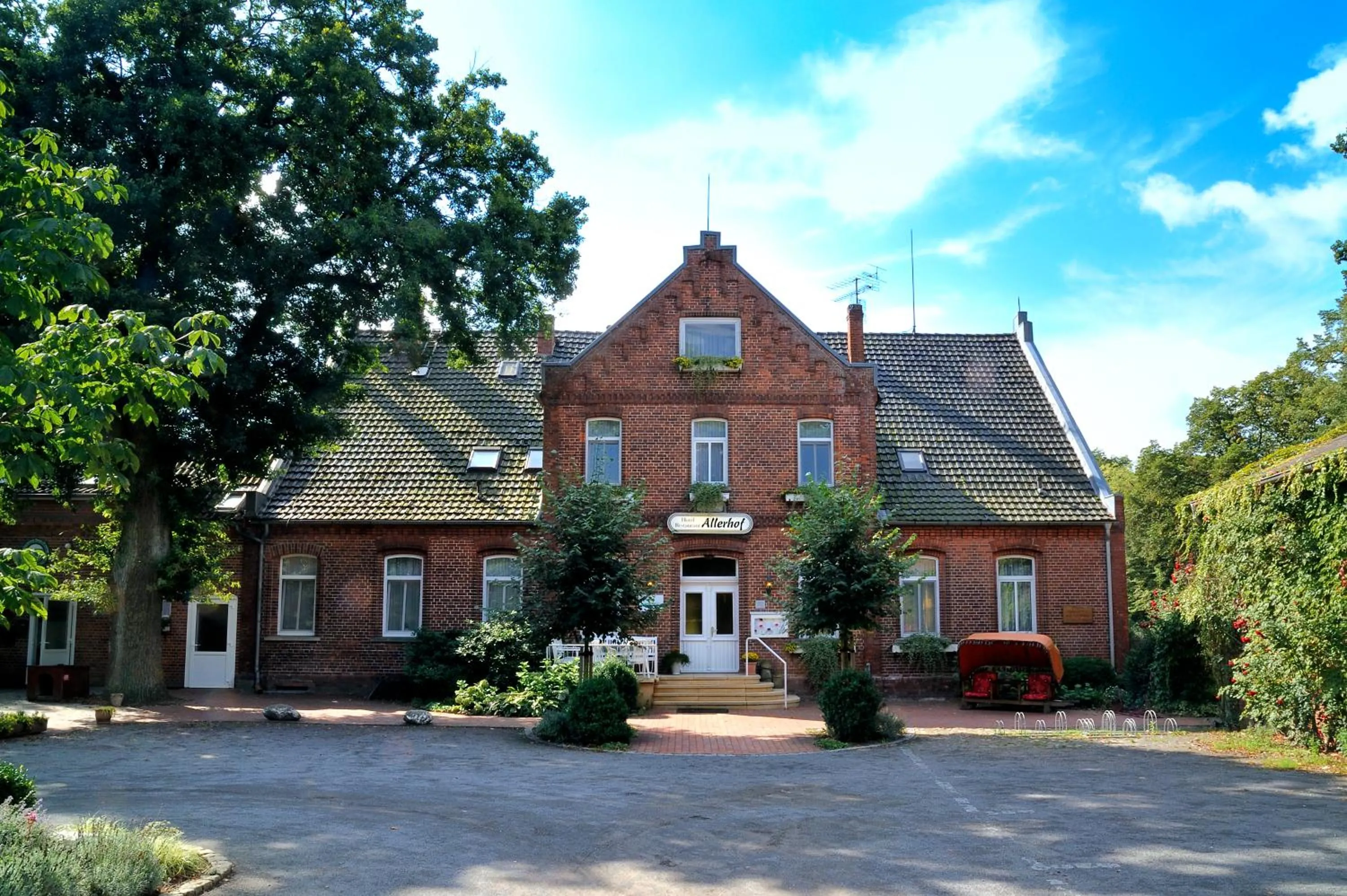 Facade/entrance in Land-gut-Hotel Allerhof