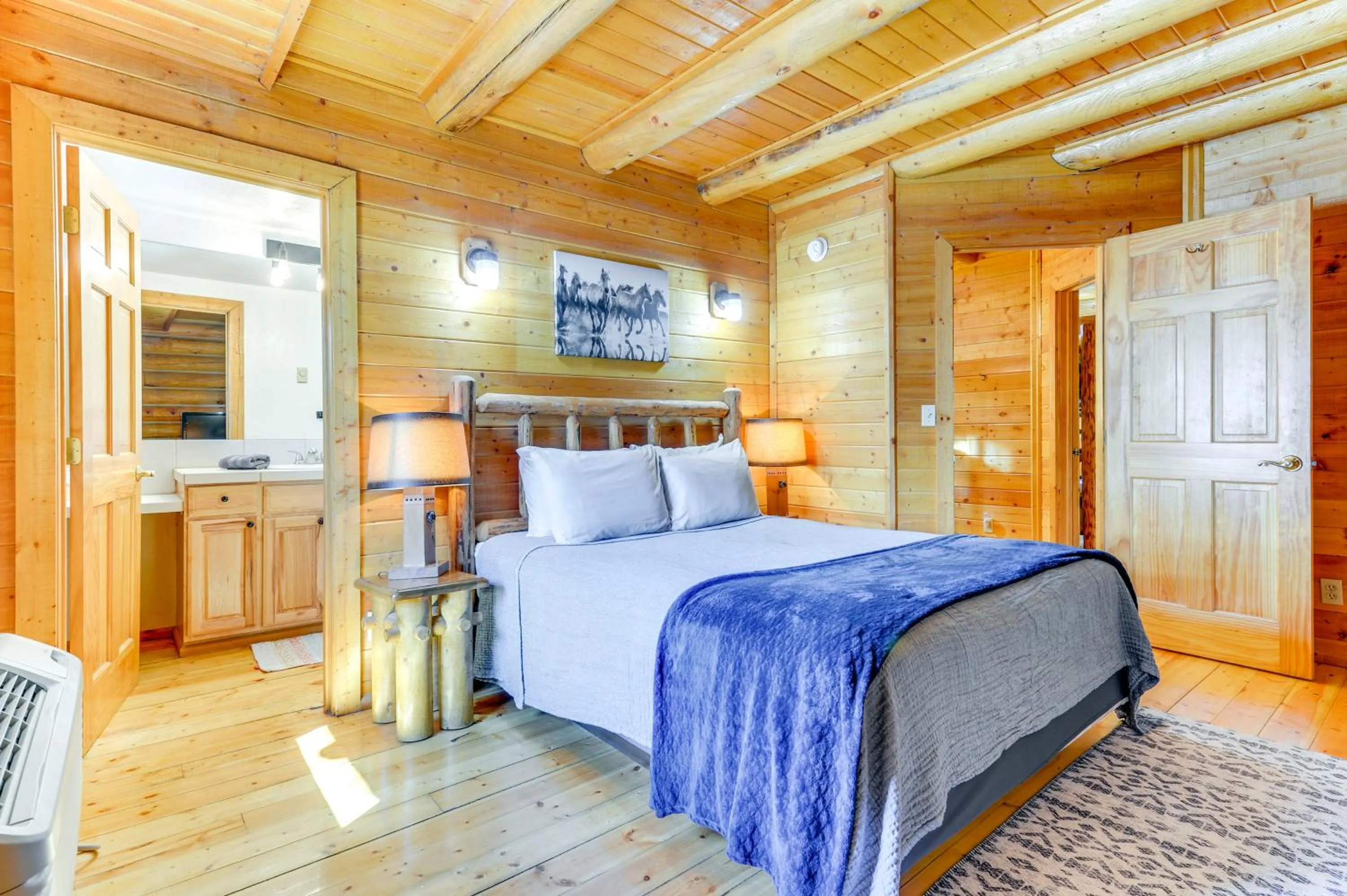 Bed in Cozy Mountain Condo Across From Snow King Ski Mtn!