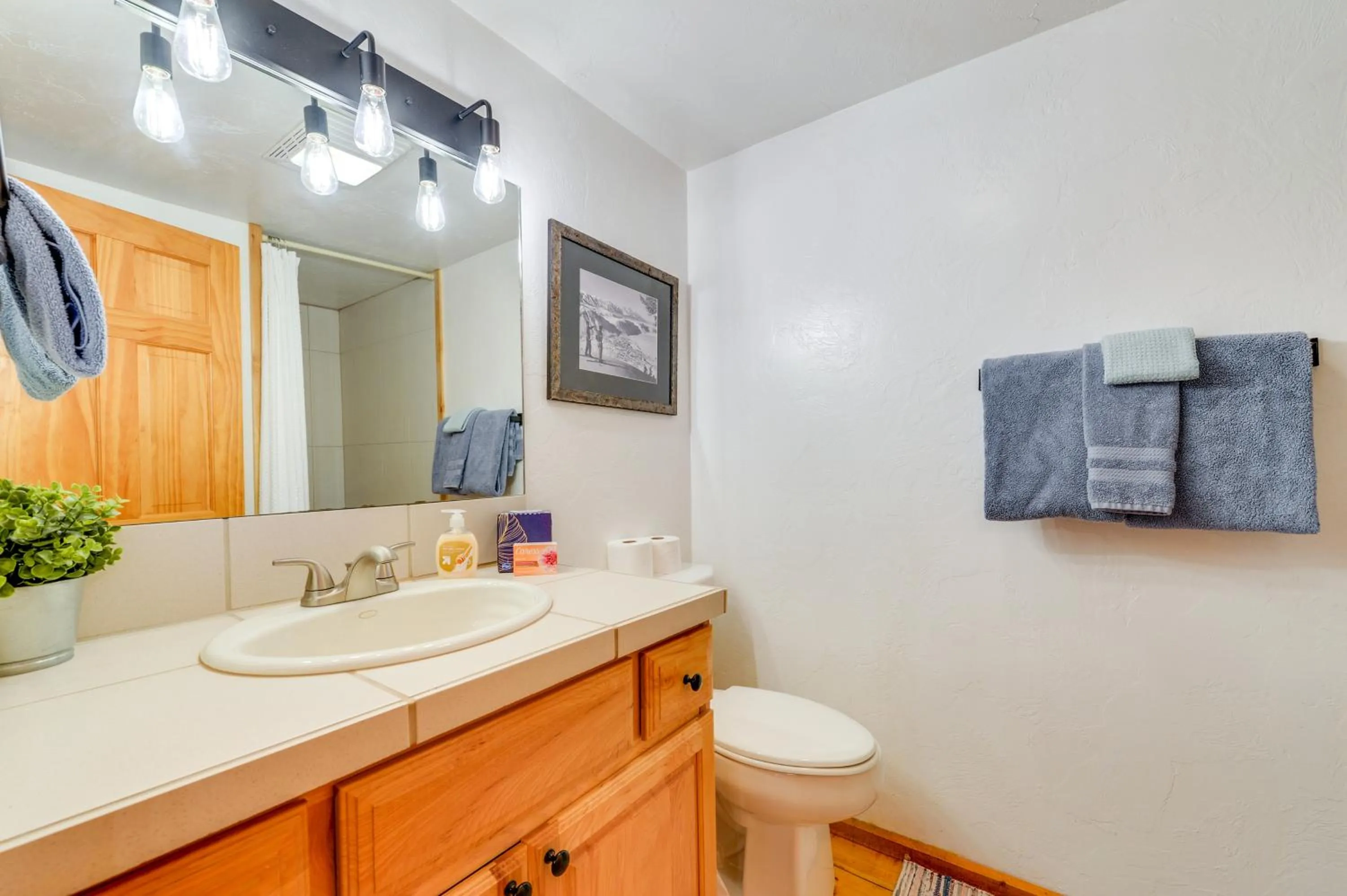 Cozy Mountain Condo Across From Snow King Ski Mtn!