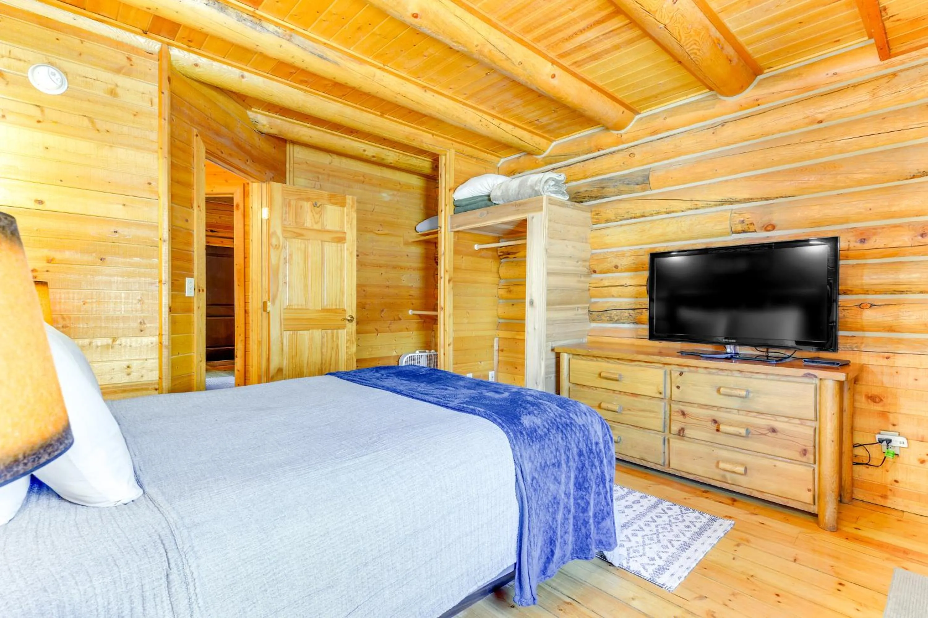Bed in Cozy Mountain Condo Across From Snow King Ski Mtn!