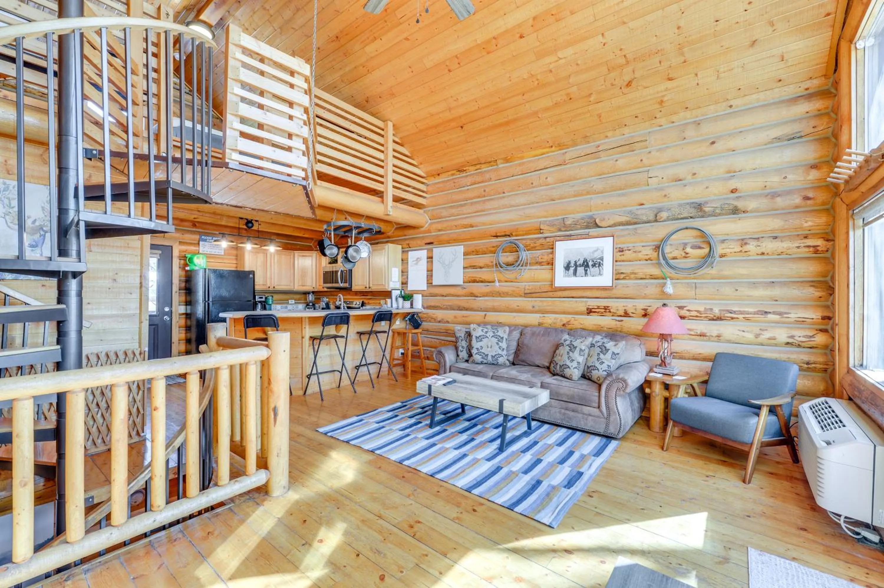 Cozy Mountain Condo Across From Snow King Ski Mtn!