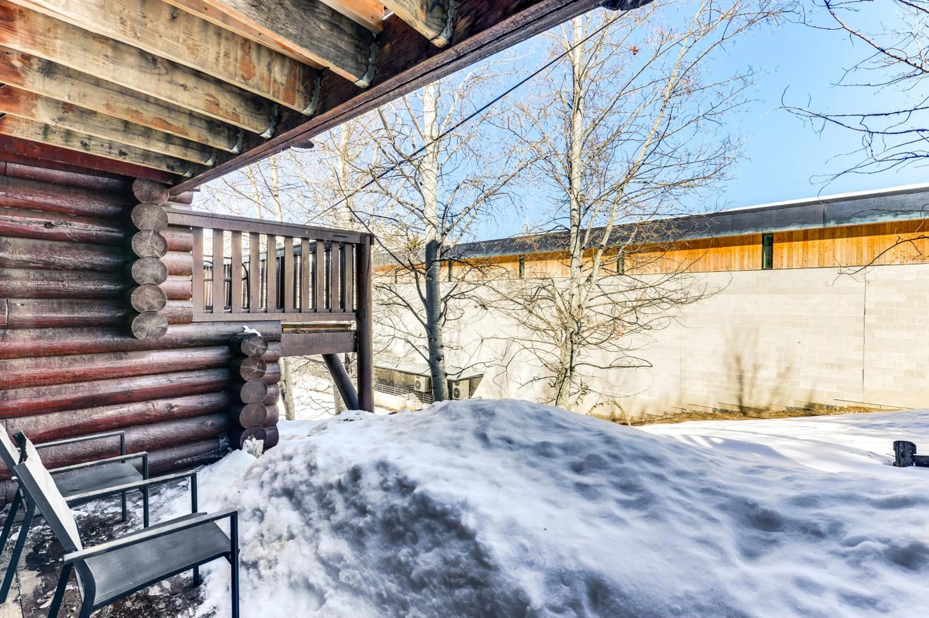 Cozy Mountain Condo Across From Snow King Ski Mtn!