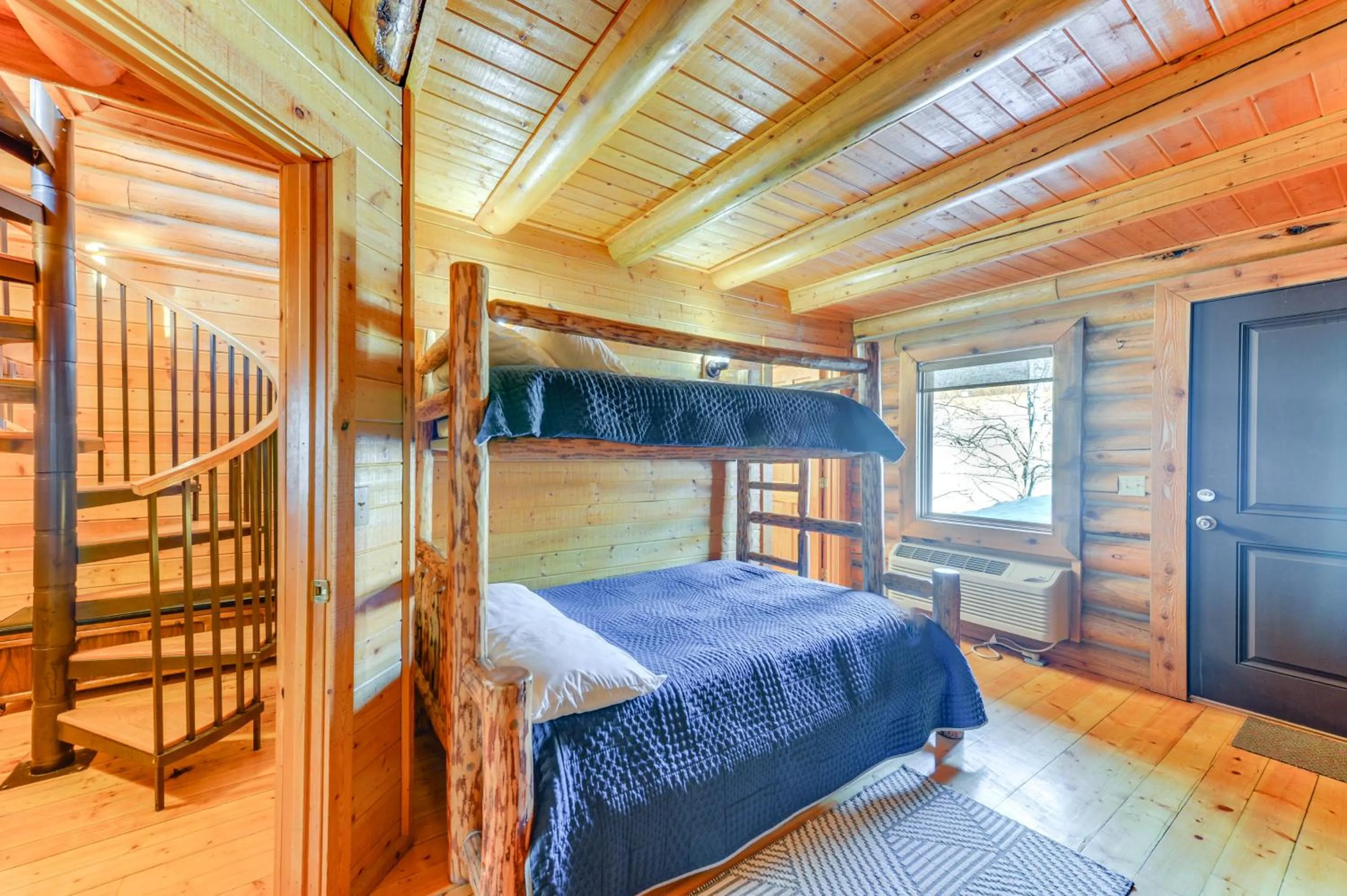 Bed in Cozy Mountain Condo Across From Snow King Ski Mtn!