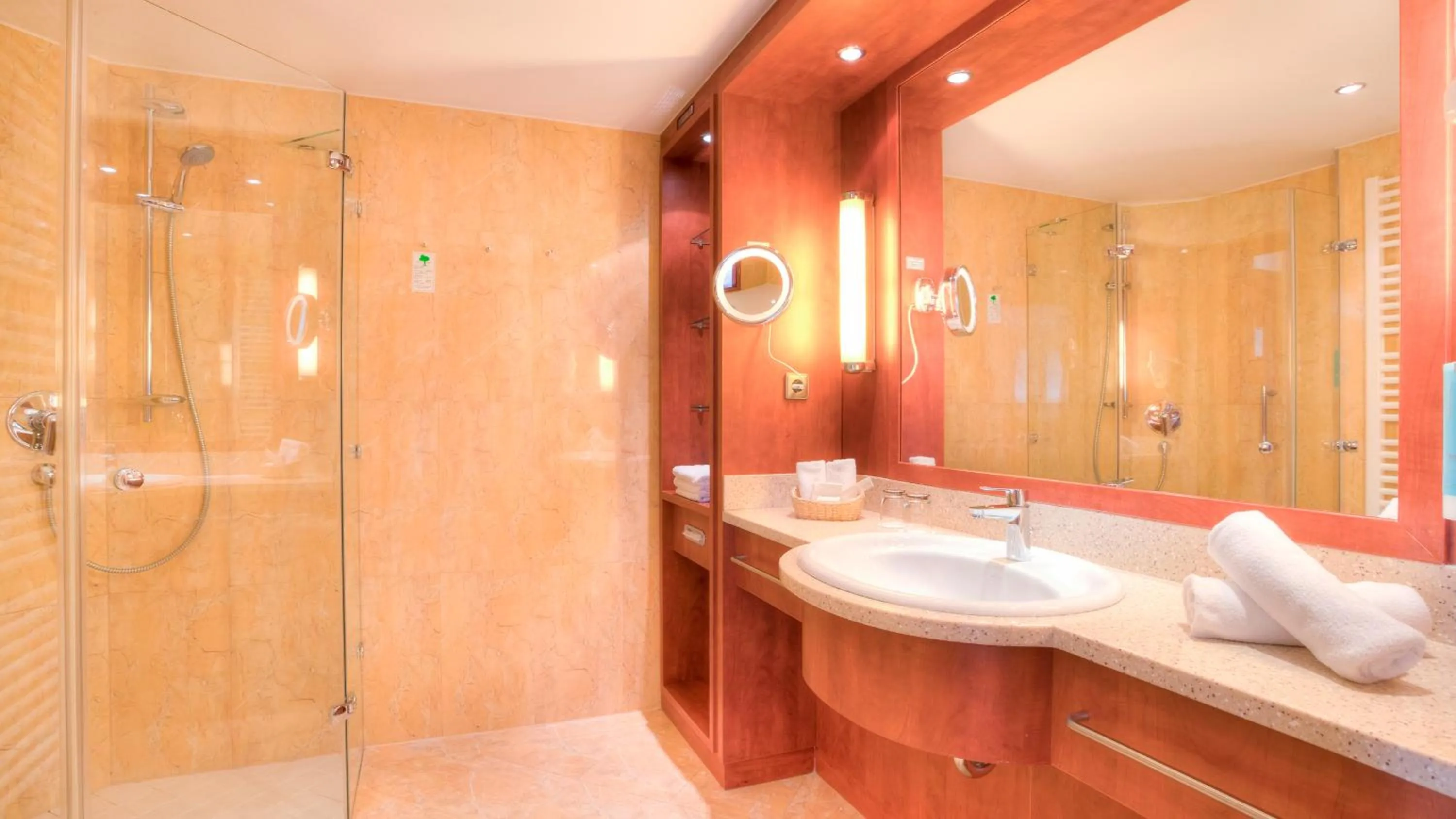 Bathroom in Hotel zur Post - ein Rovell Hotel