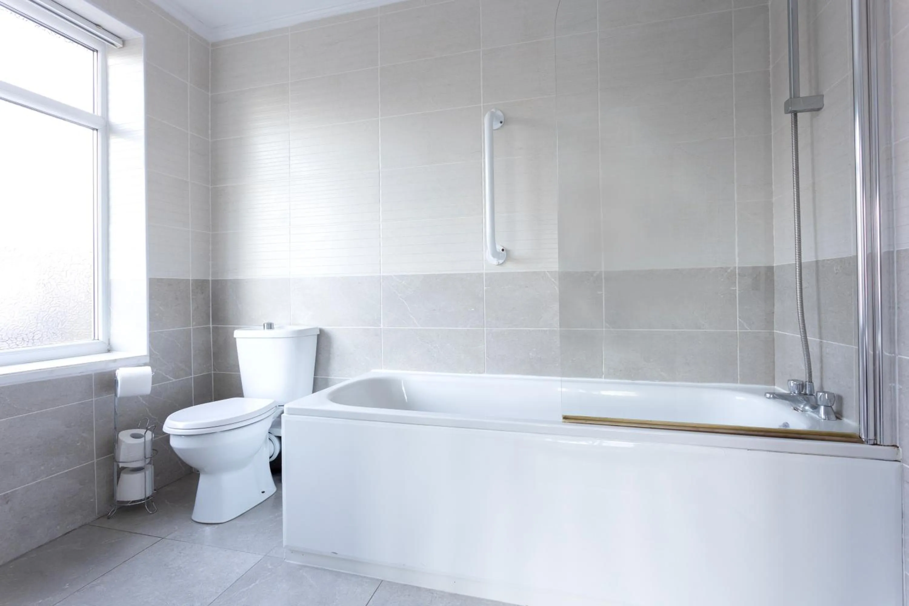 Bathroom in Orrell Park Hotel