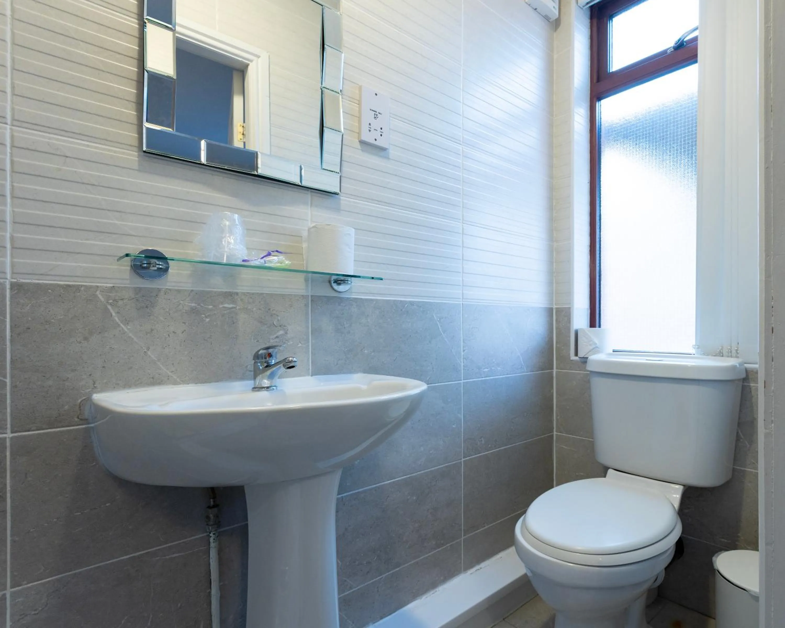 Bathroom in Orrell Park Hotel