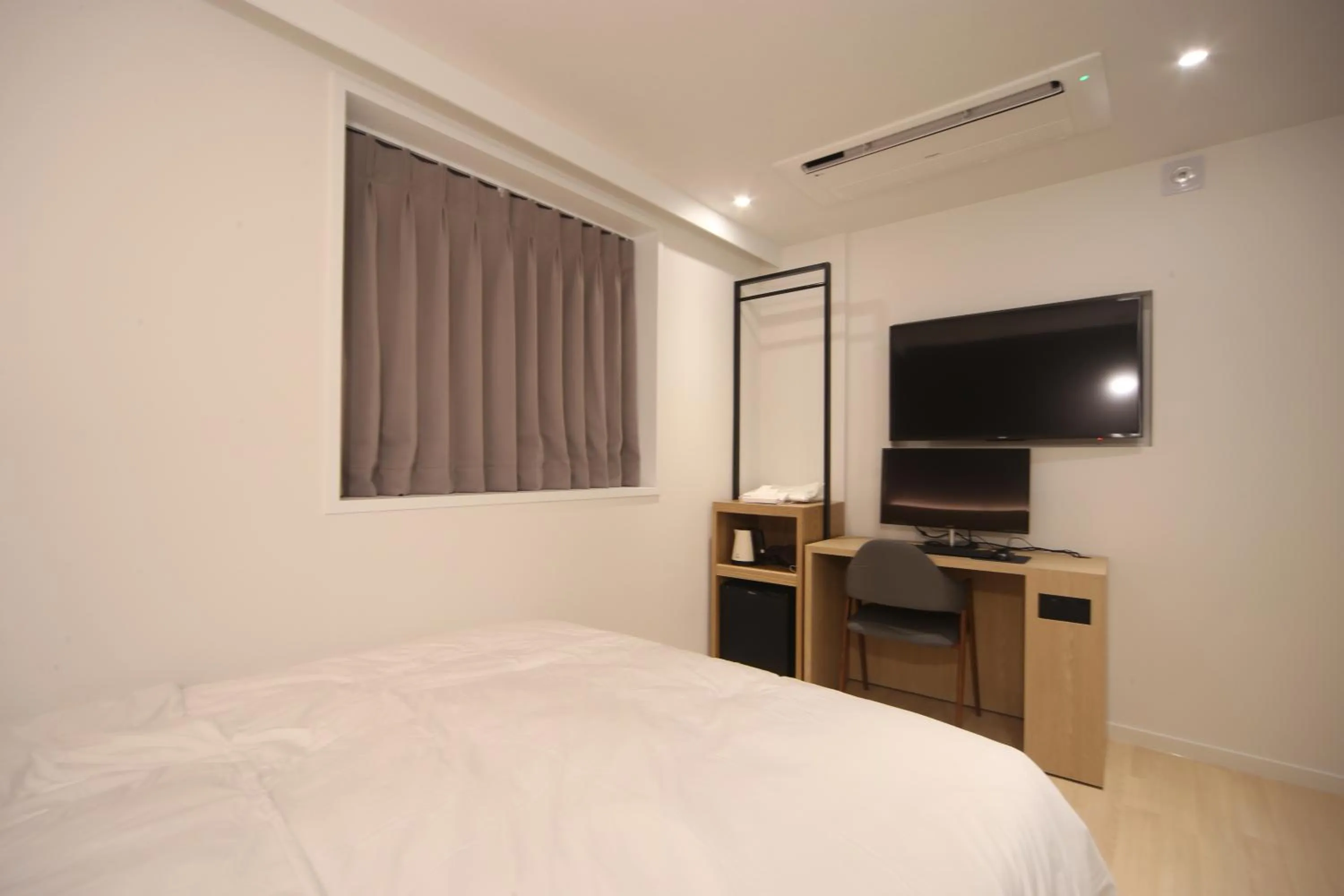 Photo of the whole room, TV/Entertainment Center in Hotel Thegrang Daeyeon