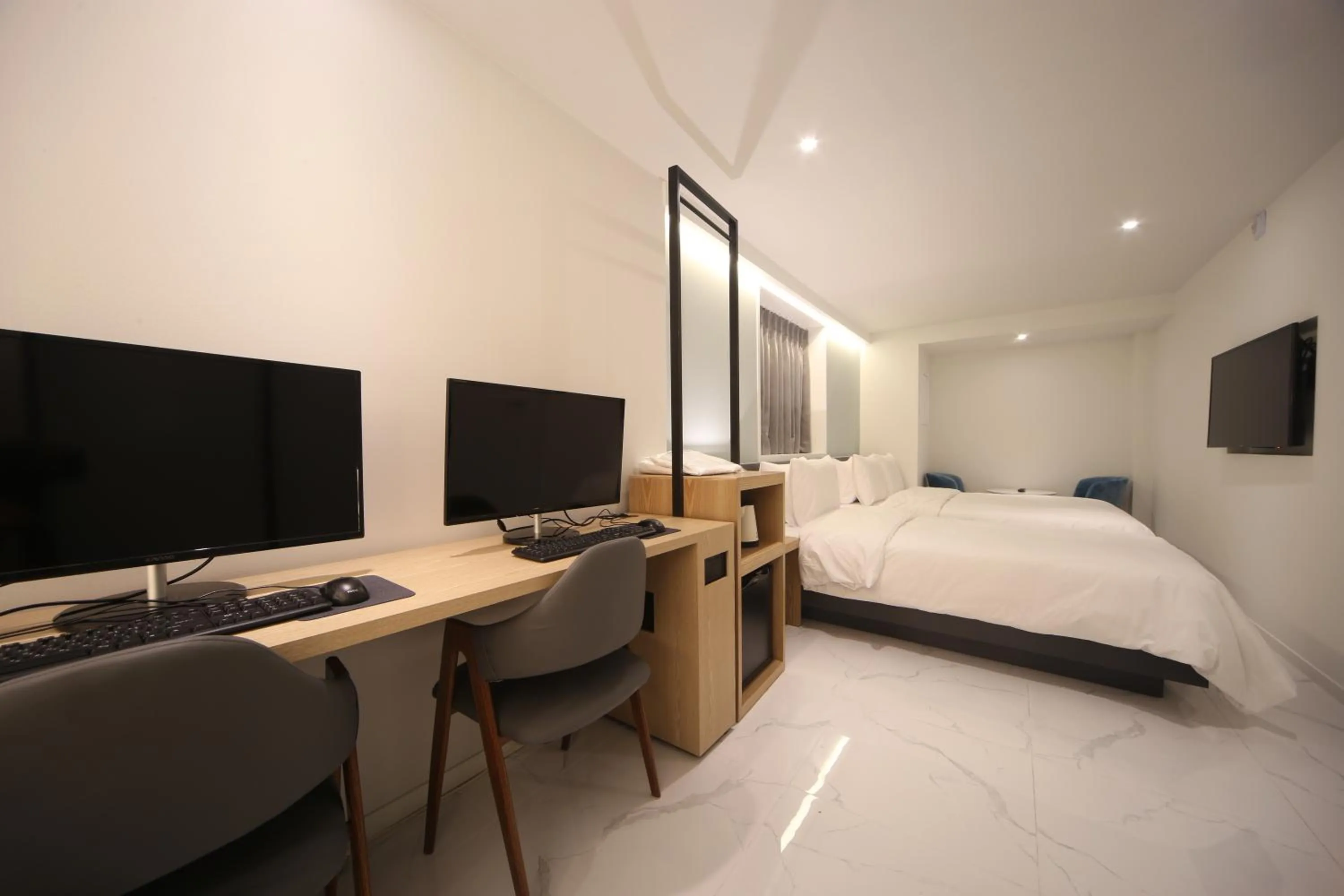TV and multimedia, TV/Entertainment Center in Hotel Thegrang Daeyeon