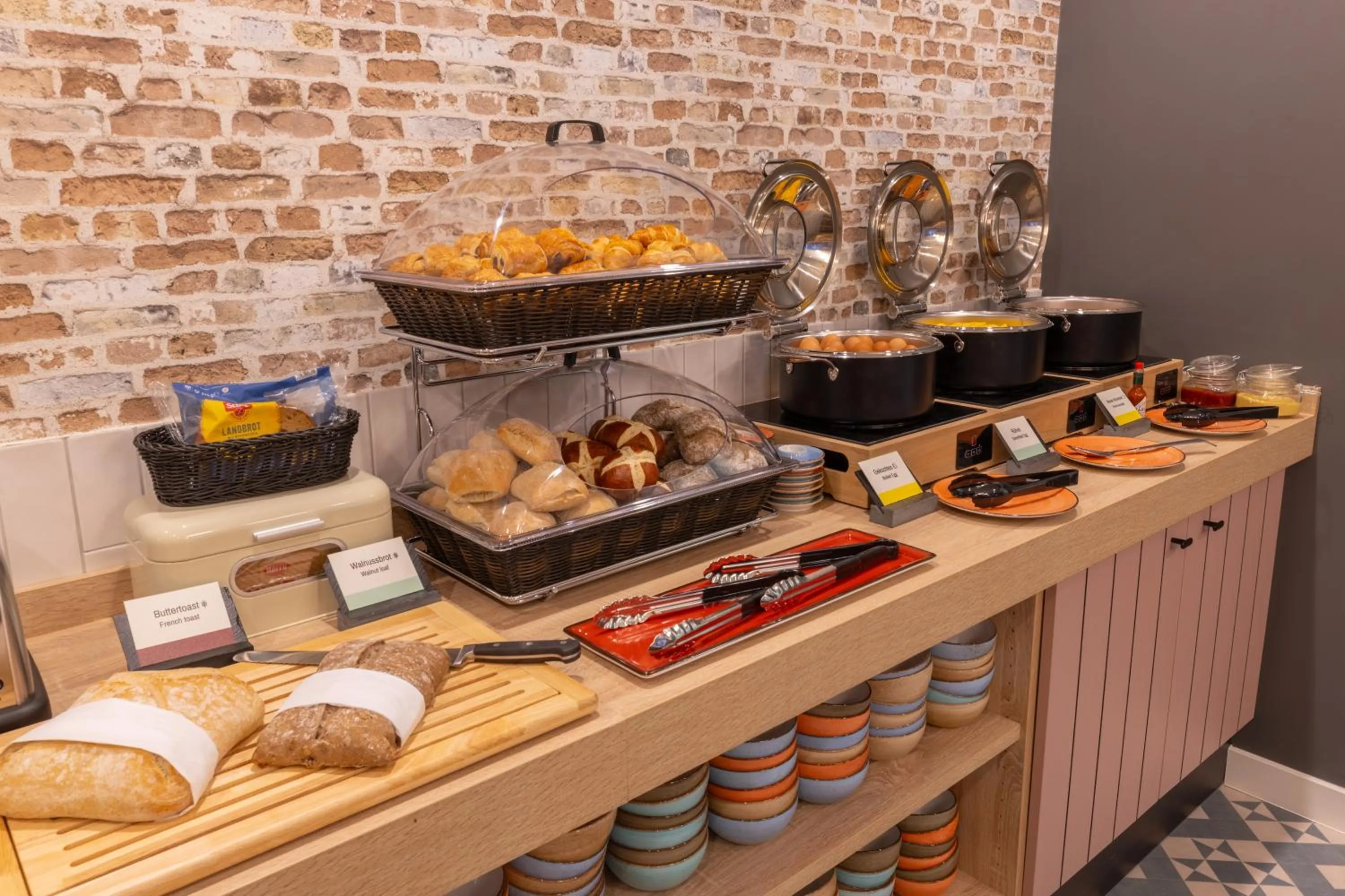 Restaurant/places to eat in Garner Hotel Mannheim City by IHG