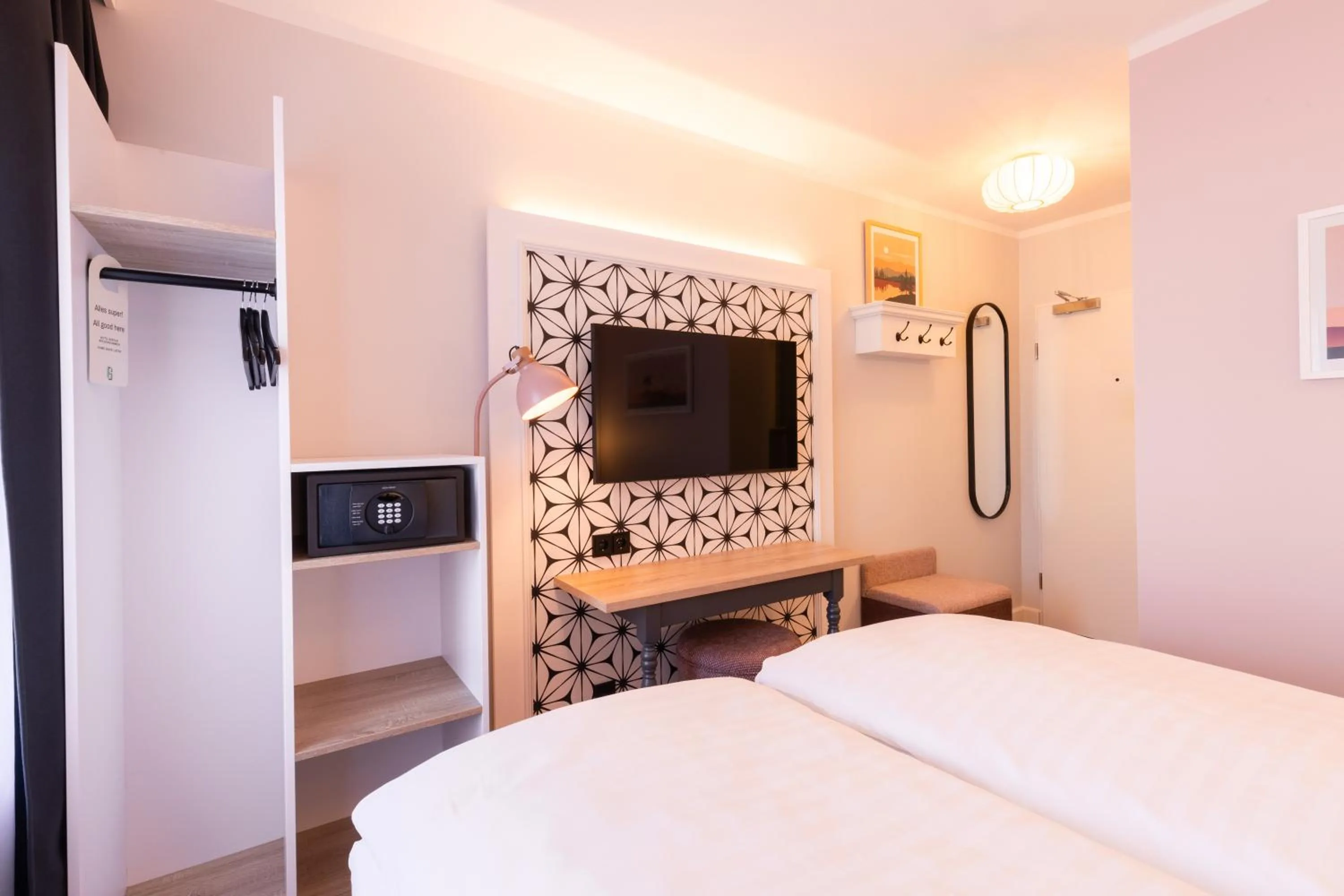 TV and multimedia, Bed in Garner Hotel Mannheim City by IHG