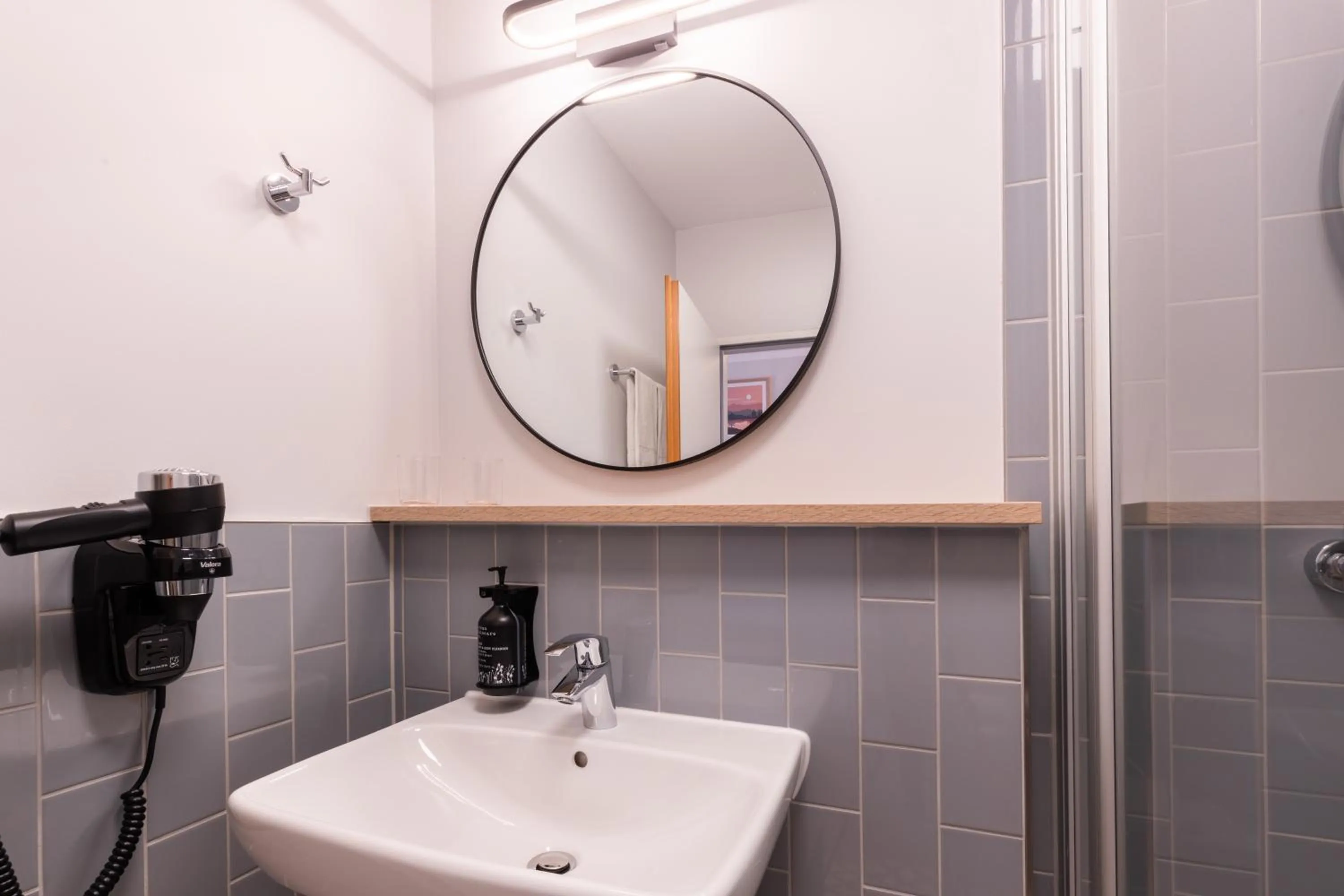 Photo of the whole room in Garner Hotel Mannheim City by IHG