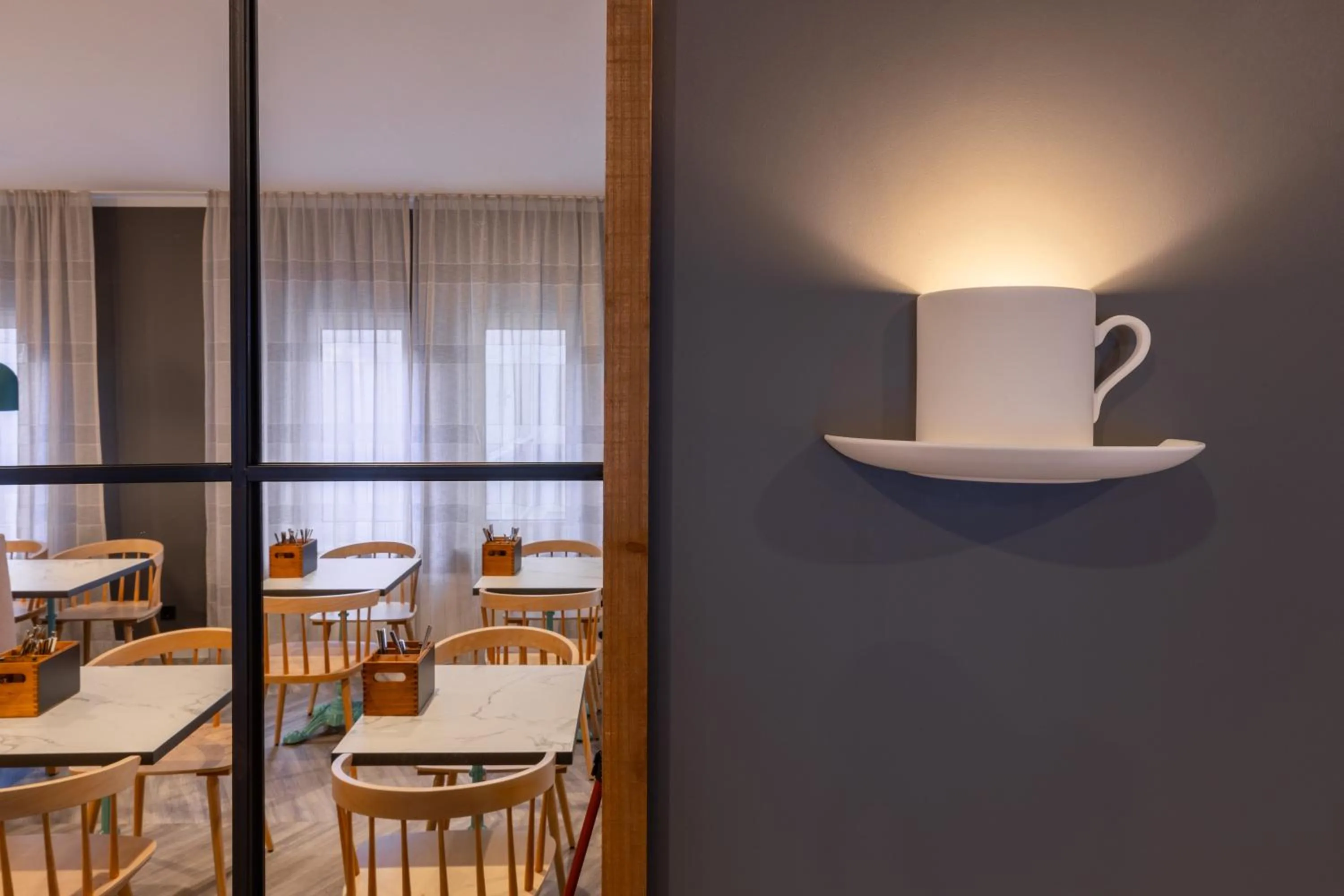 Restaurant/places to eat in Garner Hotel Mannheim City by IHG