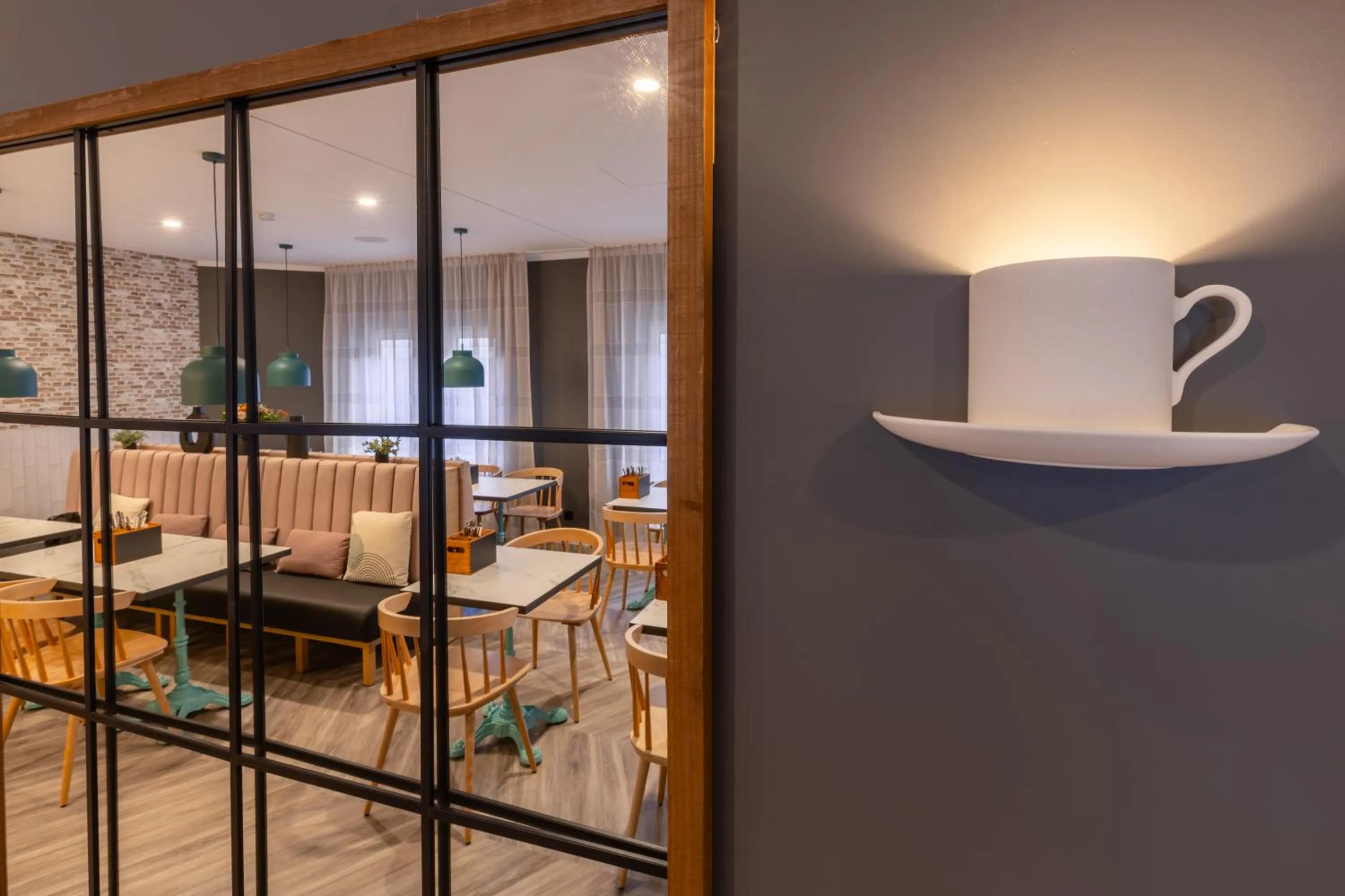 Restaurant/places to eat in Garner Hotel Mannheim City by IHG