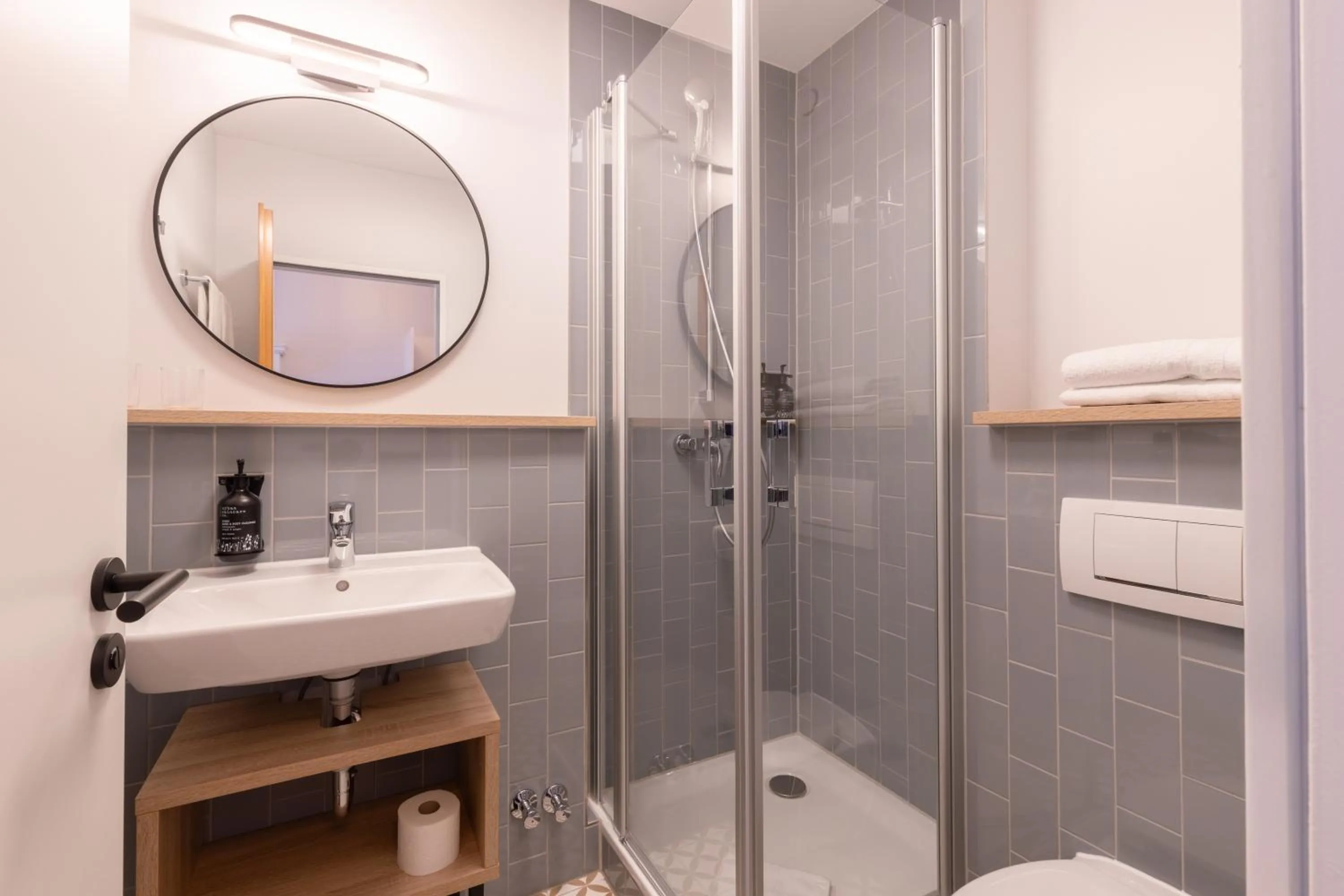 Photo of the whole room in Garner Hotel Mannheim City by IHG