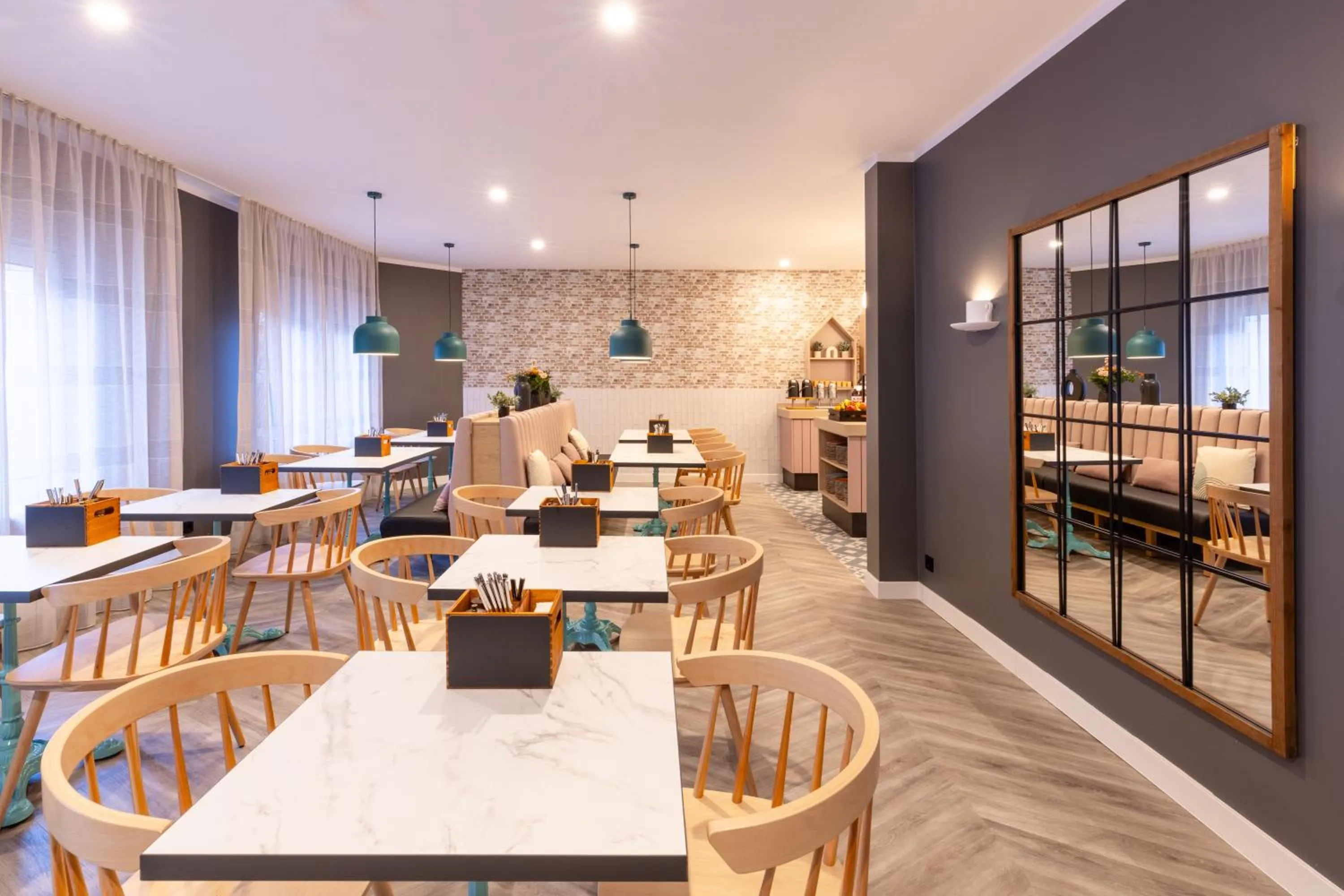 Restaurant/places to eat in Garner Hotel Mannheim City by IHG