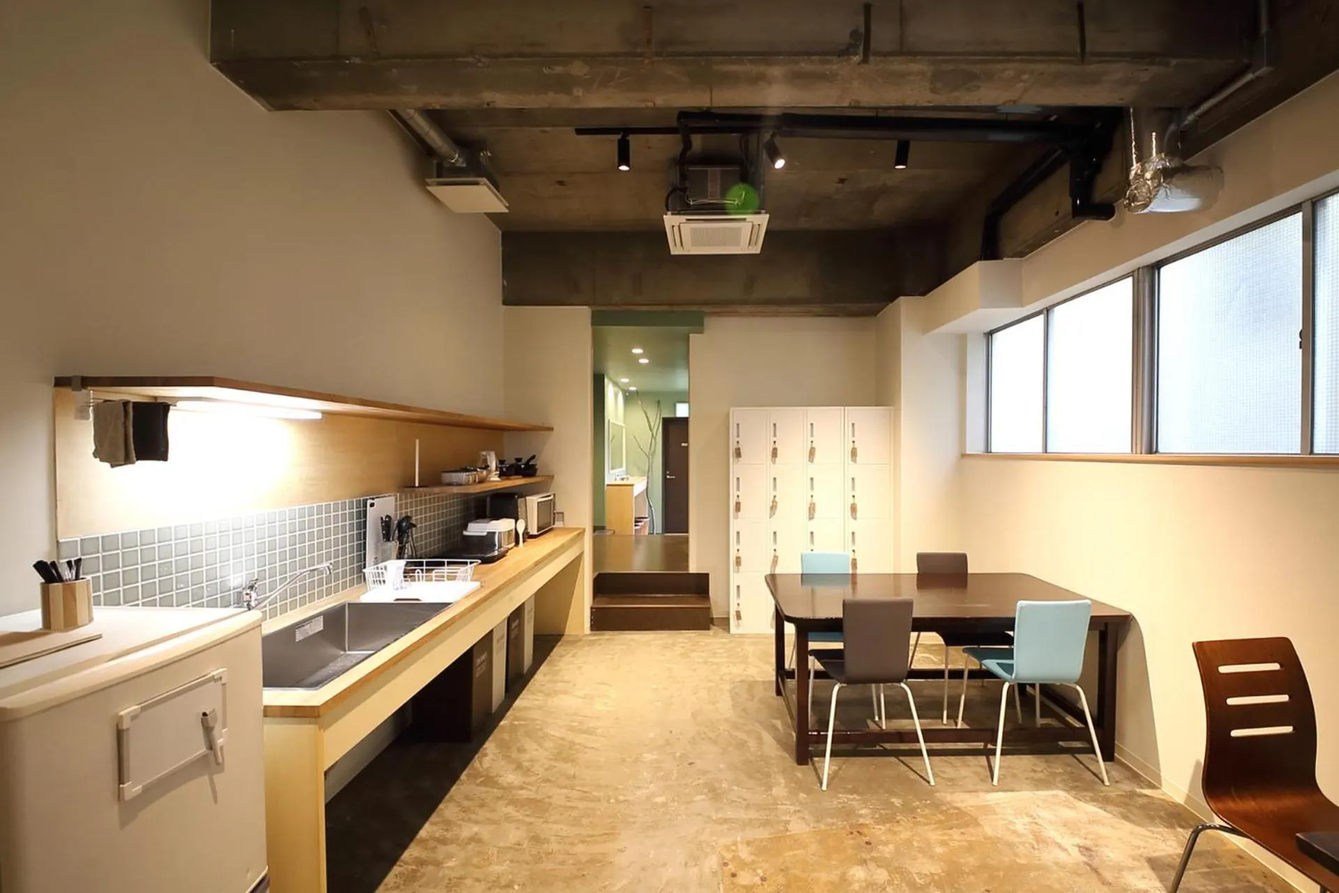 Communal kitchen in Guesthouse & Lounge FARO iwaki