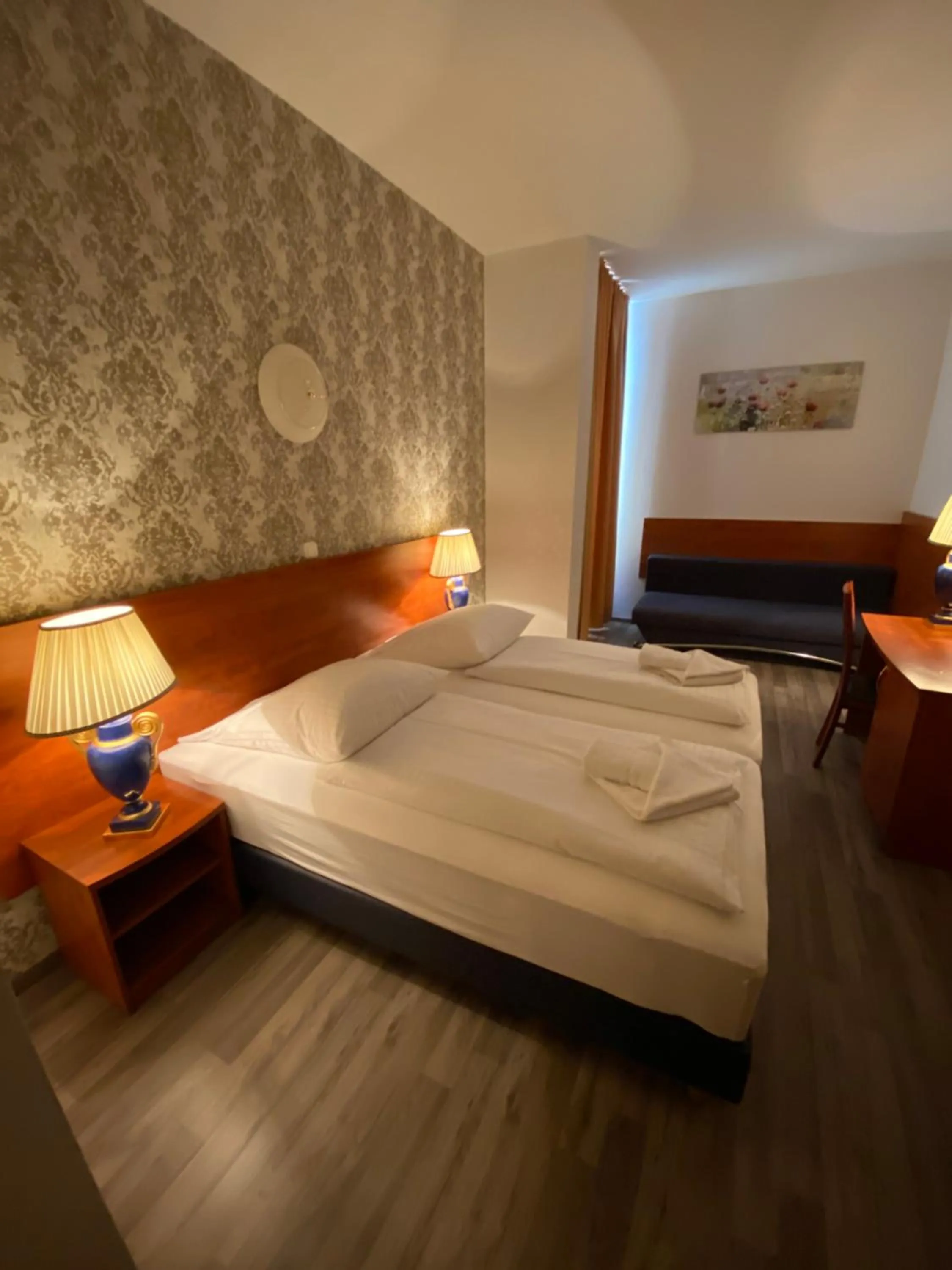 Photo of the whole room, Bed in Hotel Atrium Charlottenburg