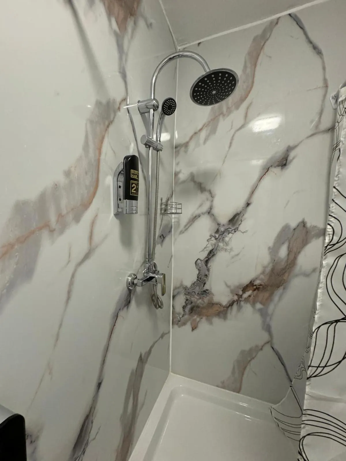 Shower in Hotel Drei Kronen