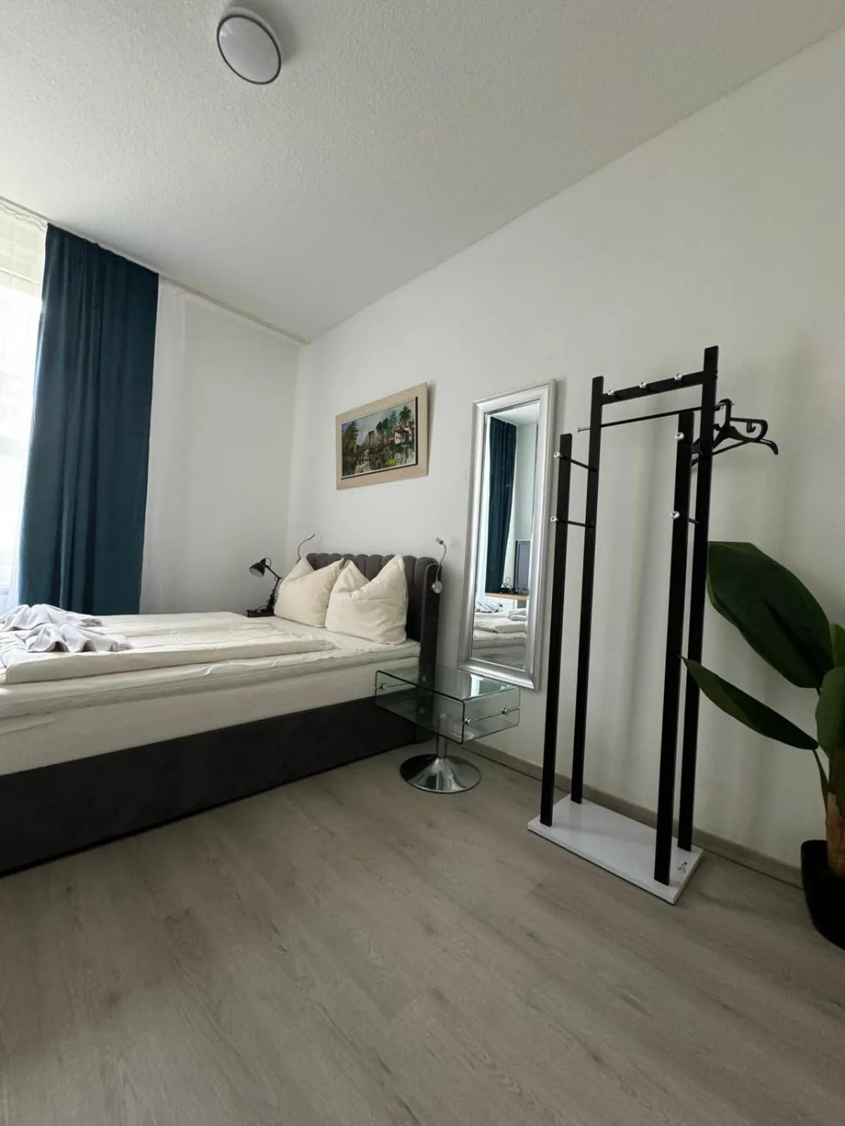 Photo of the whole room, Bed in Hotel Drei Kronen