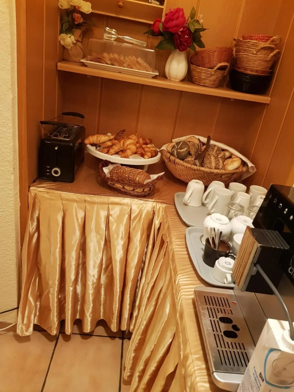 Breakfast in Hotel Drei Kronen