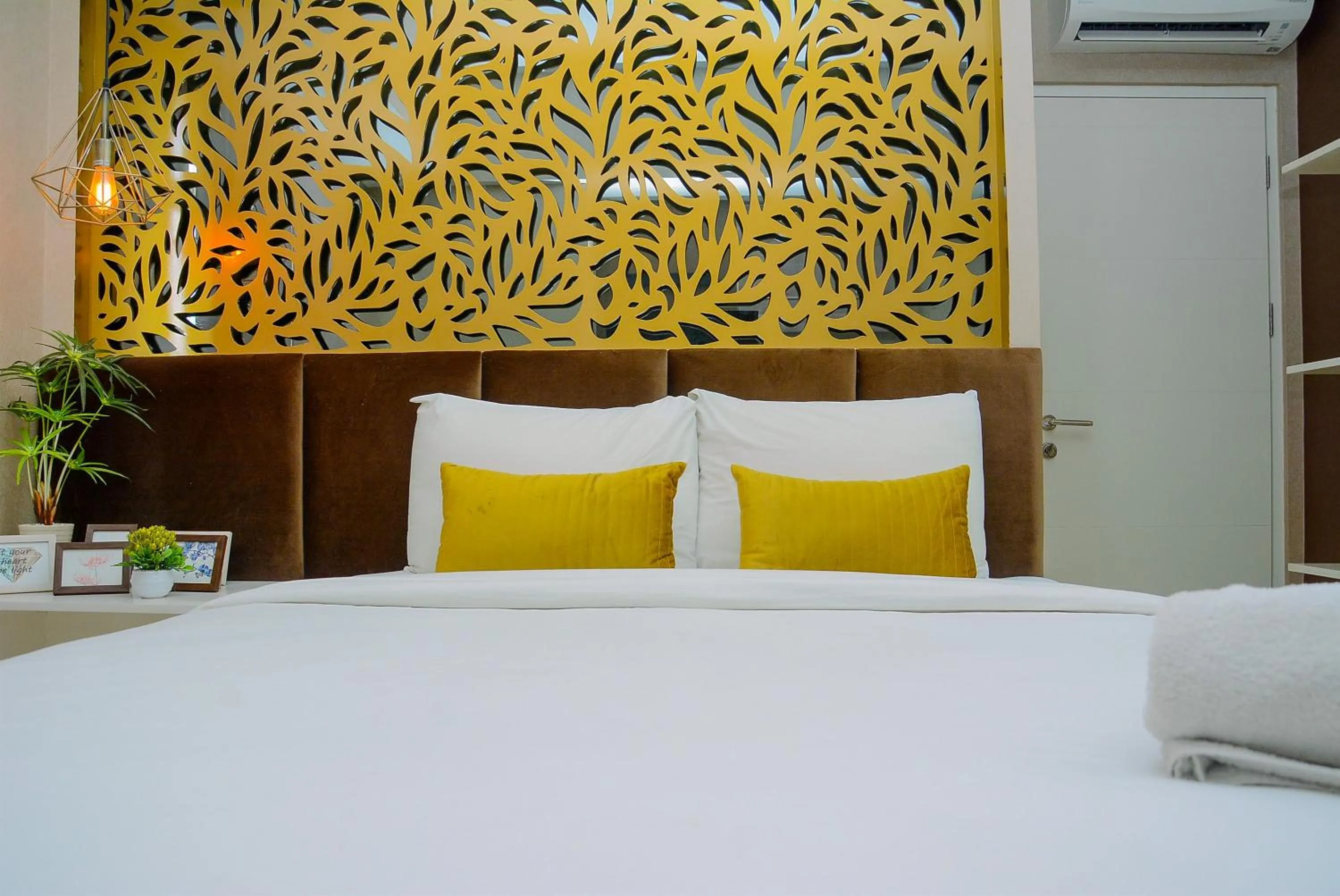 Bedroom, Bed in Comfy and Luxury 3BR Springlake Apartment By Travelio