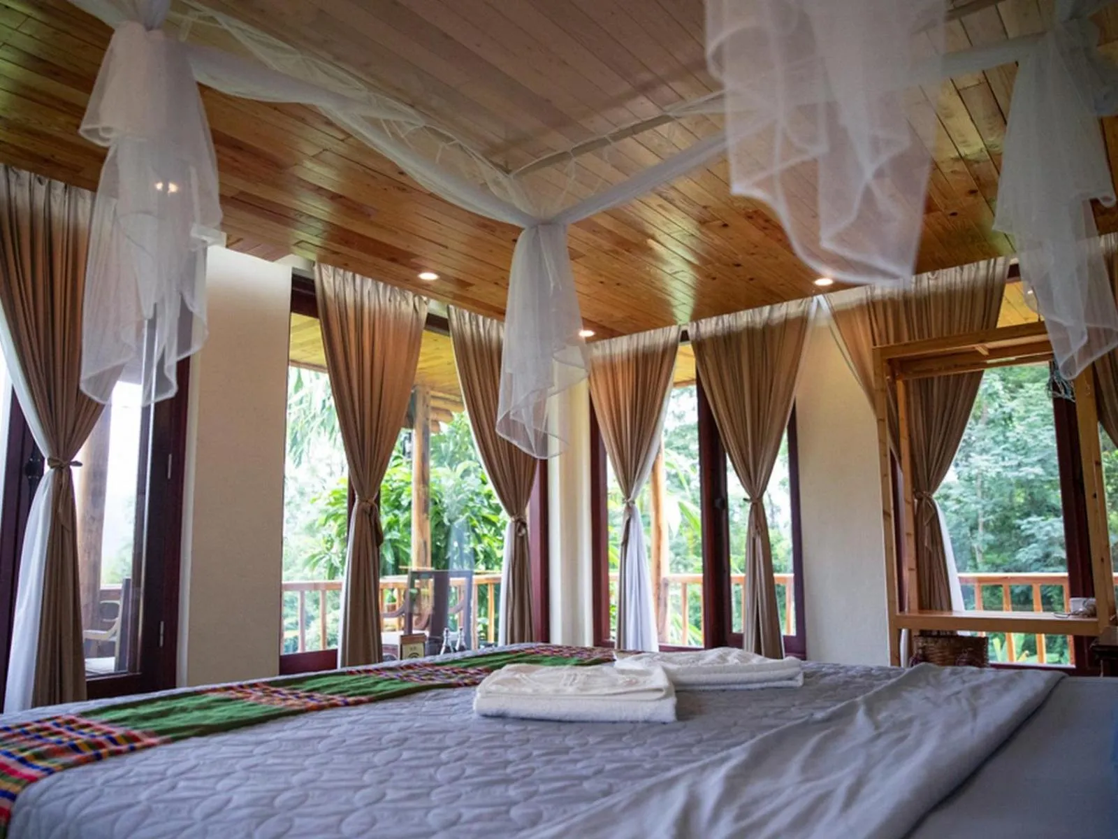 Bed in Pu Luong Jungle Lodge