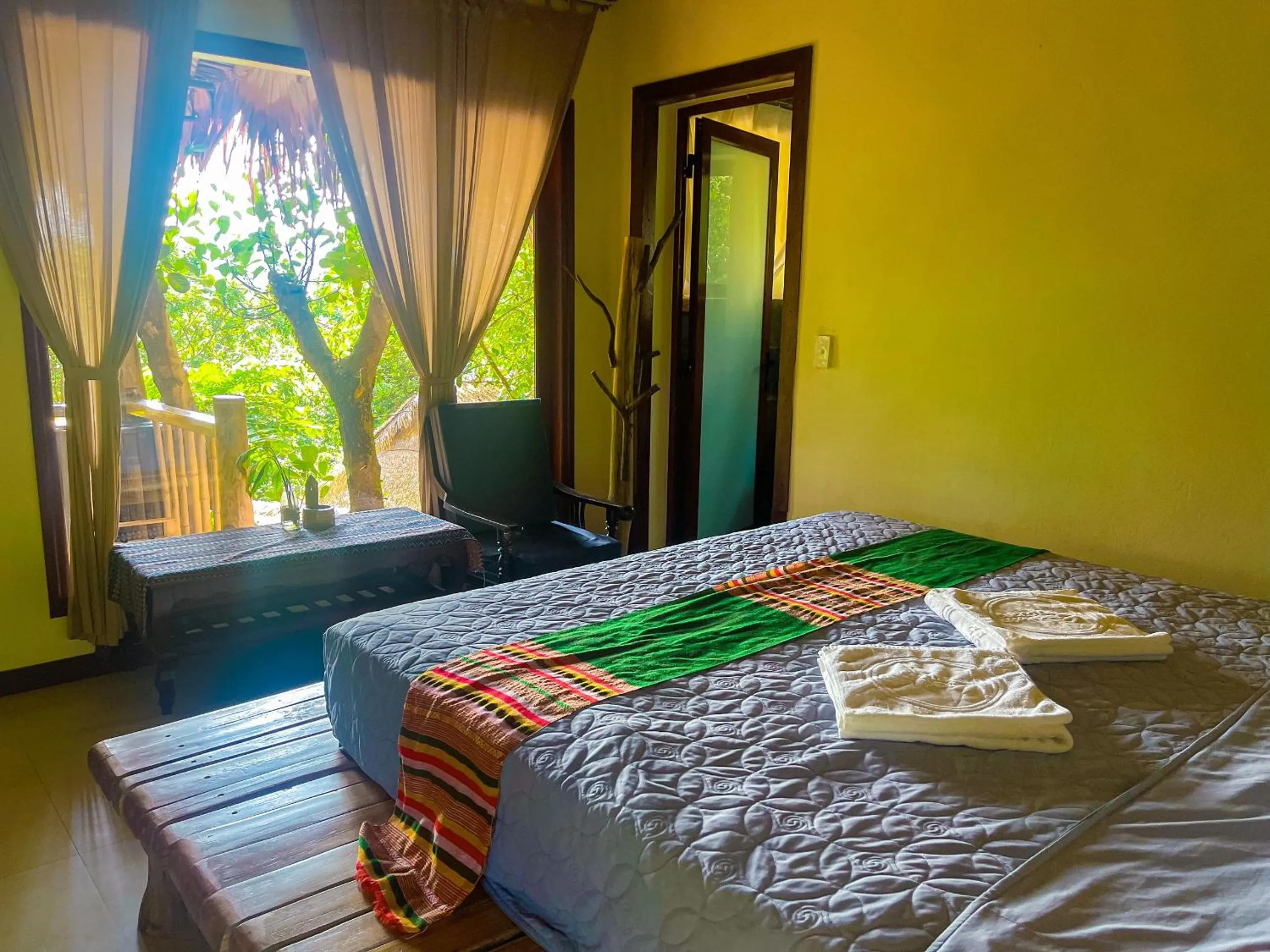 Bed in Pu Luong Jungle Lodge