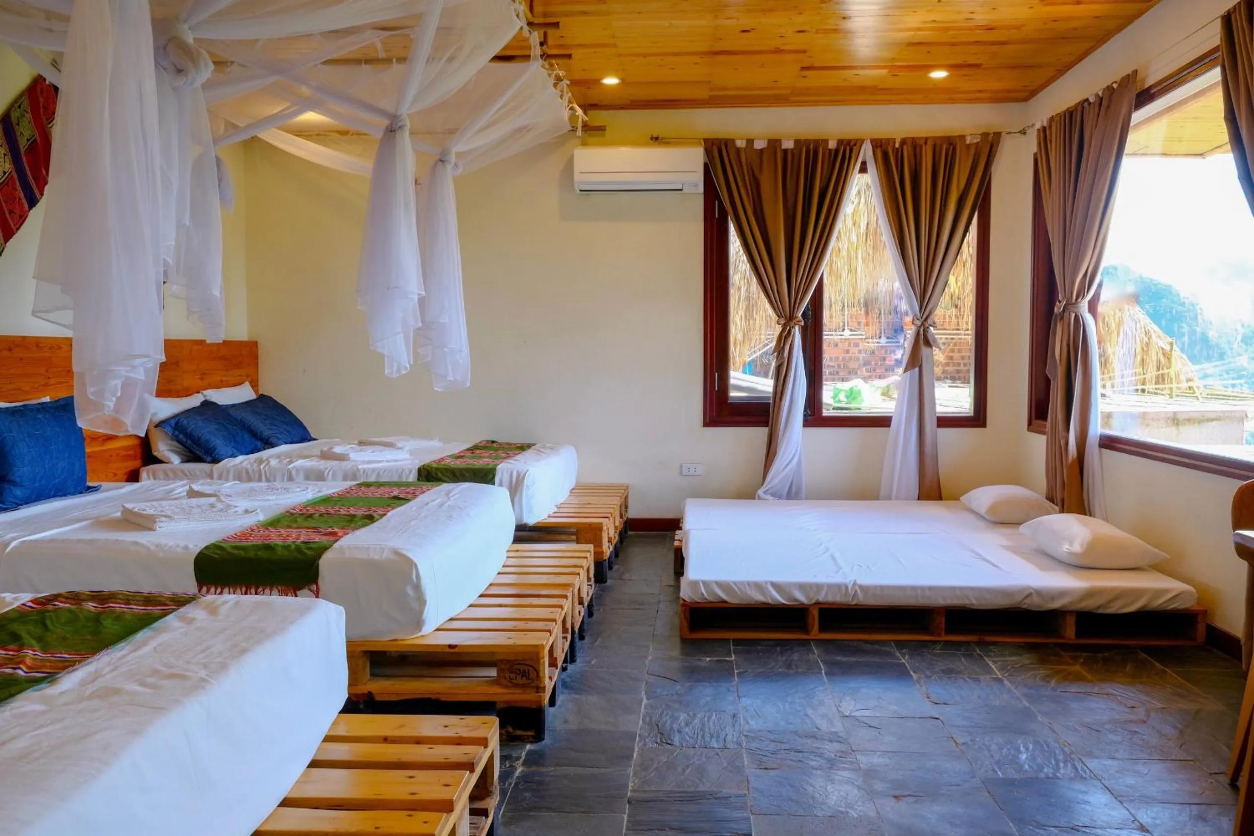 Bed in Pu Luong Jungle Lodge