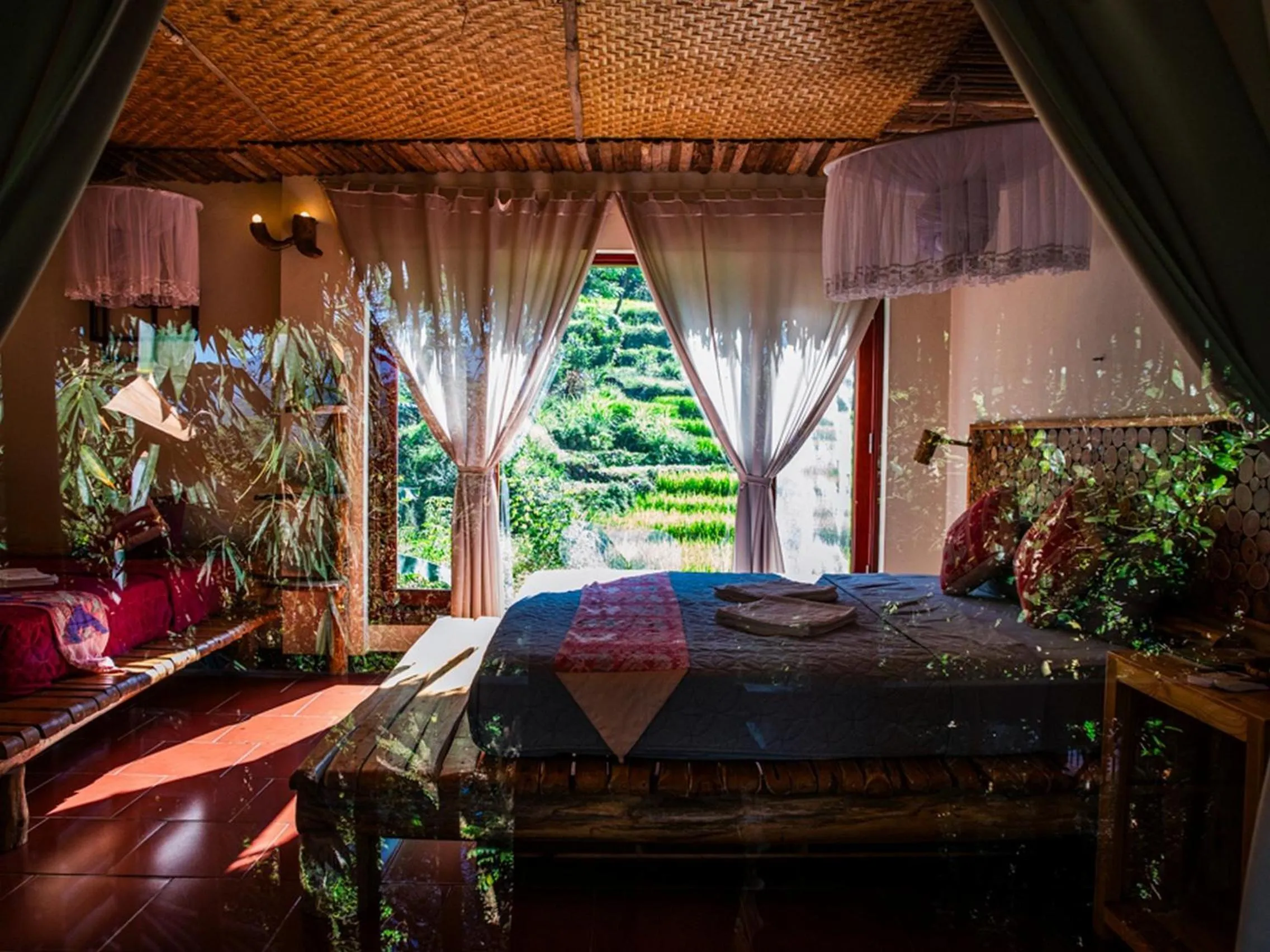 Bed in Pu Luong Jungle Lodge