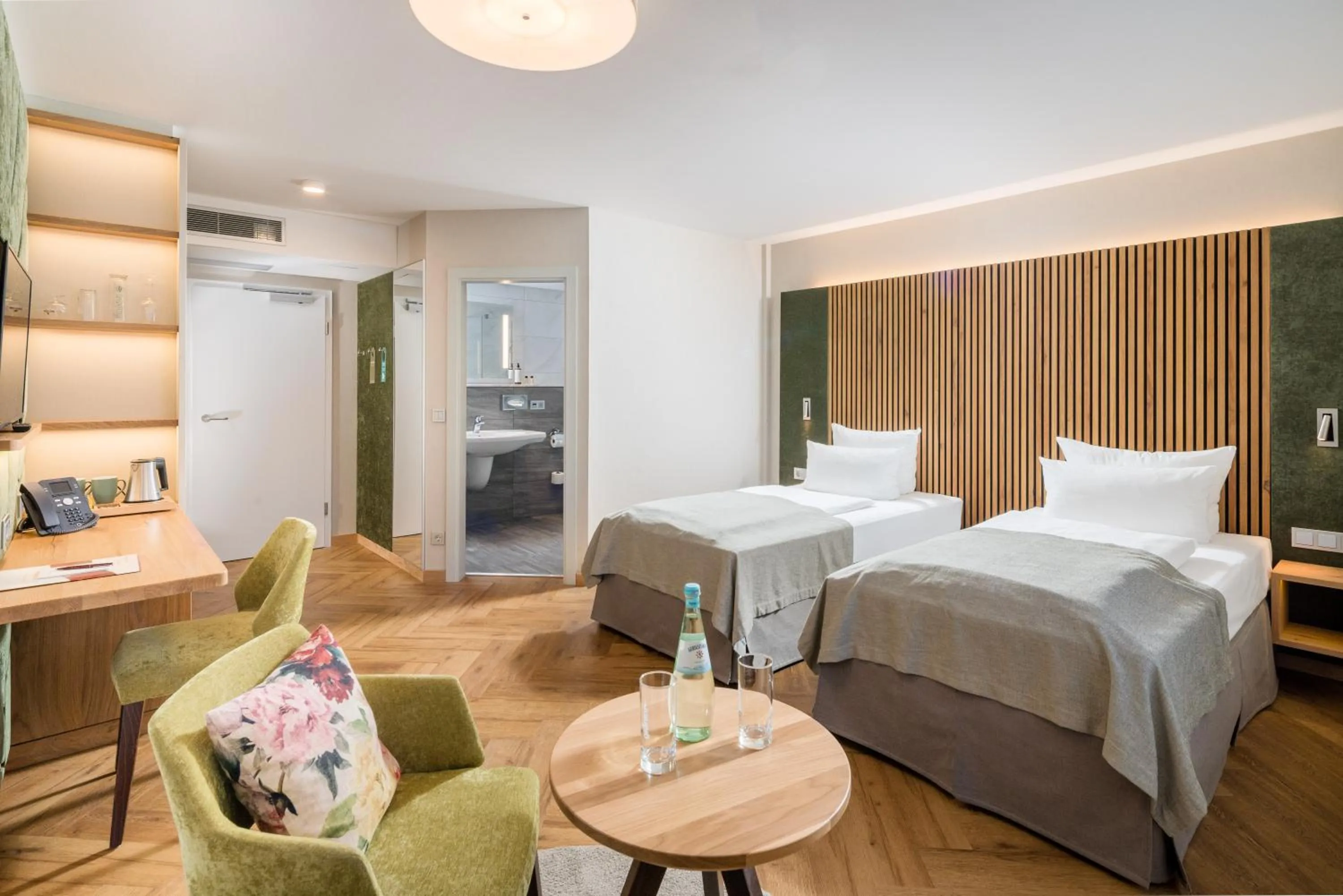 Photo of the whole room, Bed in Parkhotel Güldene Berge