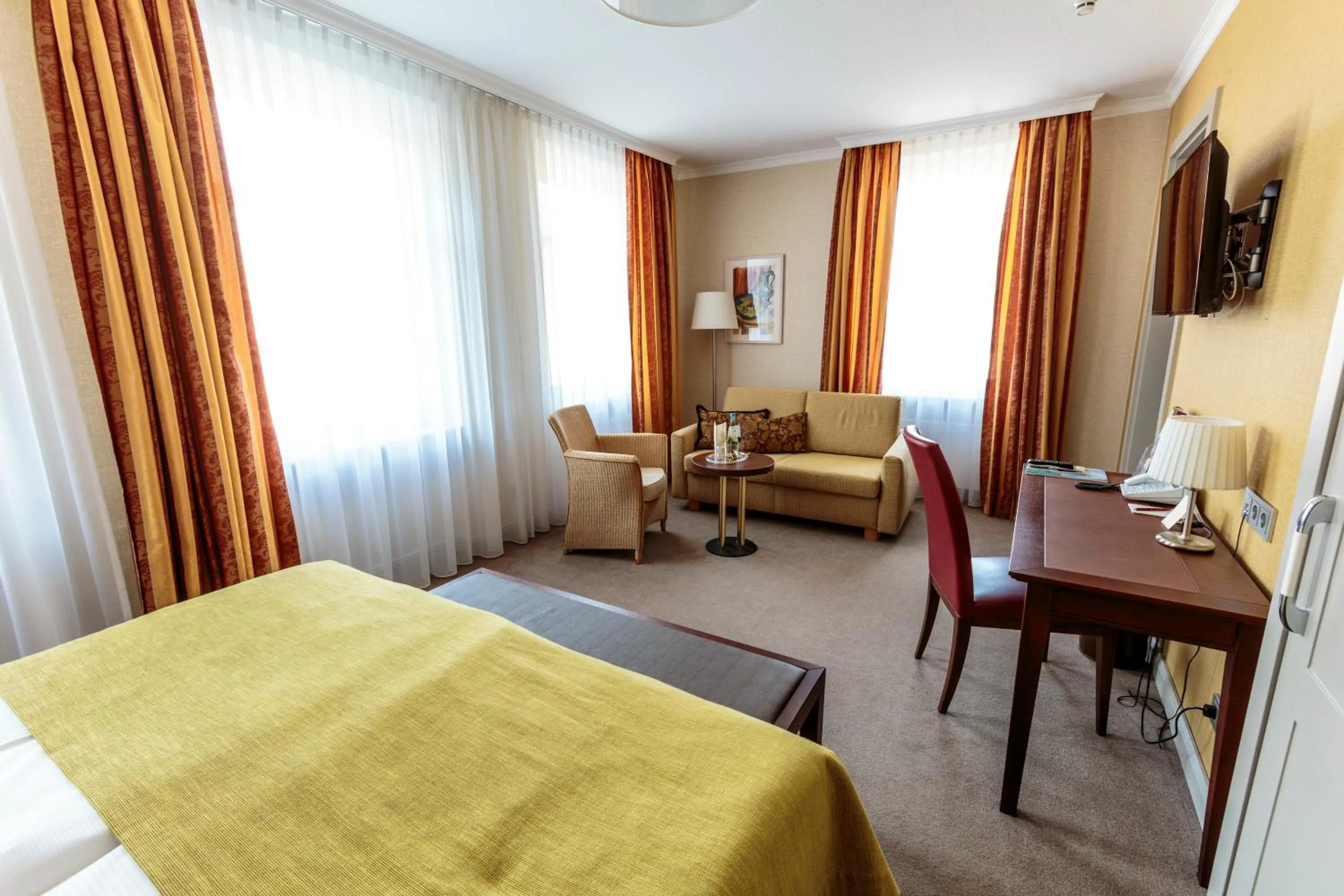 Photo of the whole room, Bed in Parkhotel Güldene Berge
