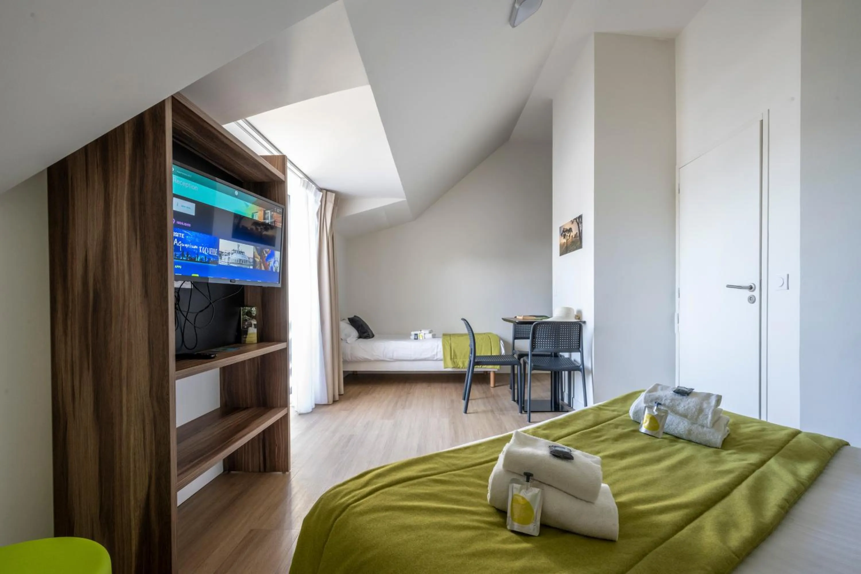 Photo of the whole room, Bed in ATHOME RESIDENCE ET SPA