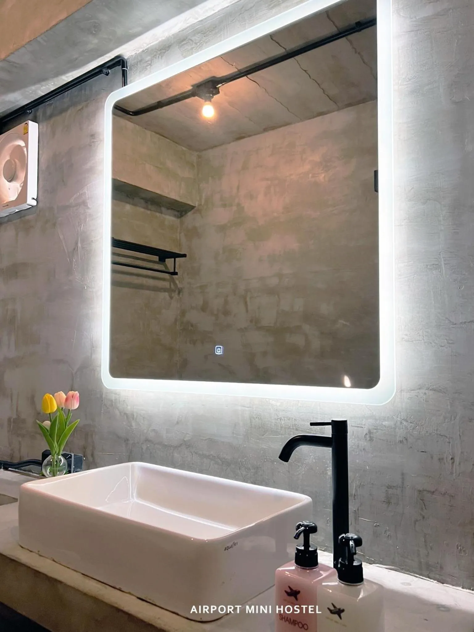 Toilet in Airport Mini Hostel at Don Muang Airport