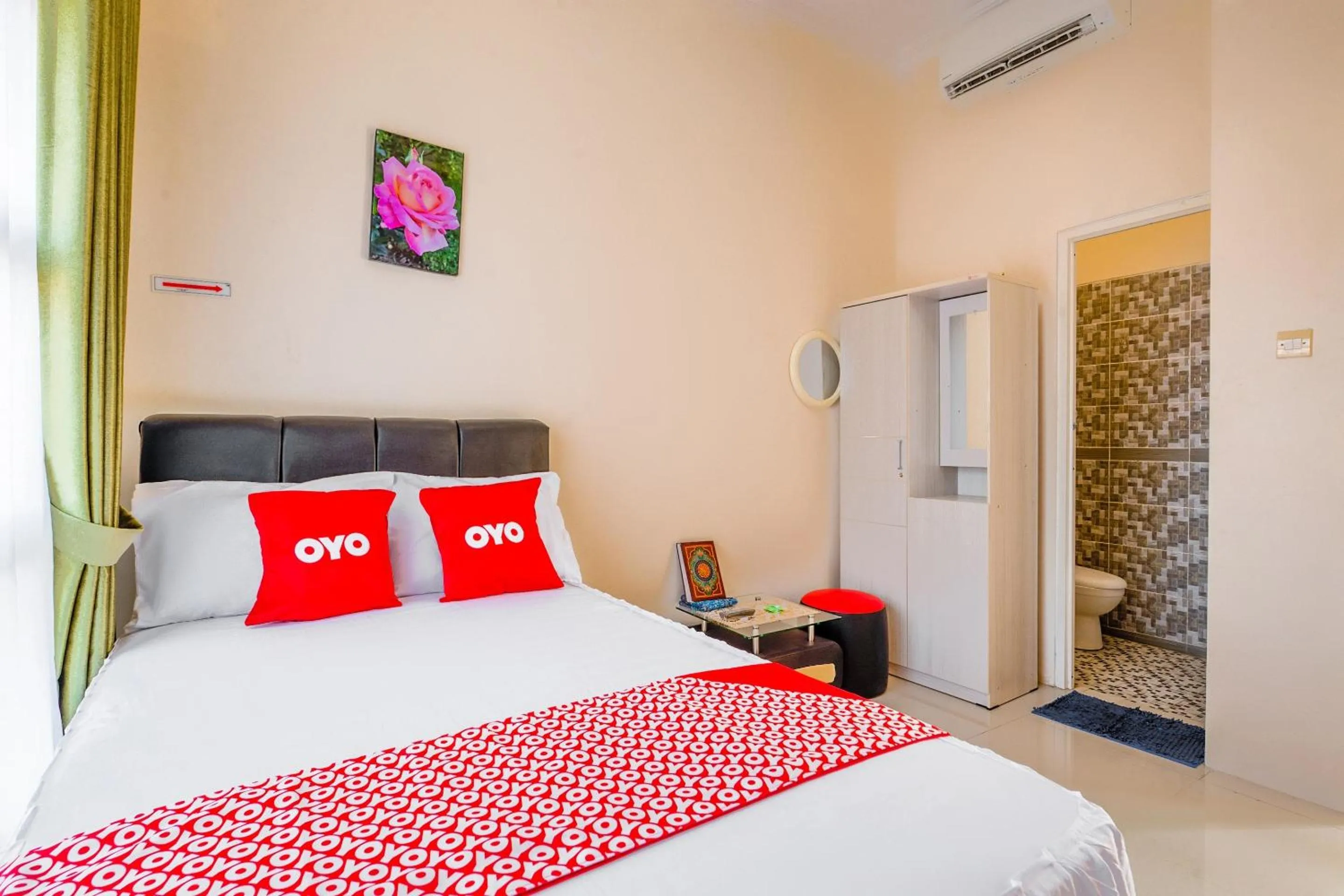 Bedroom, Bed in OYO 3434 Penginapan Keluarga Syariah