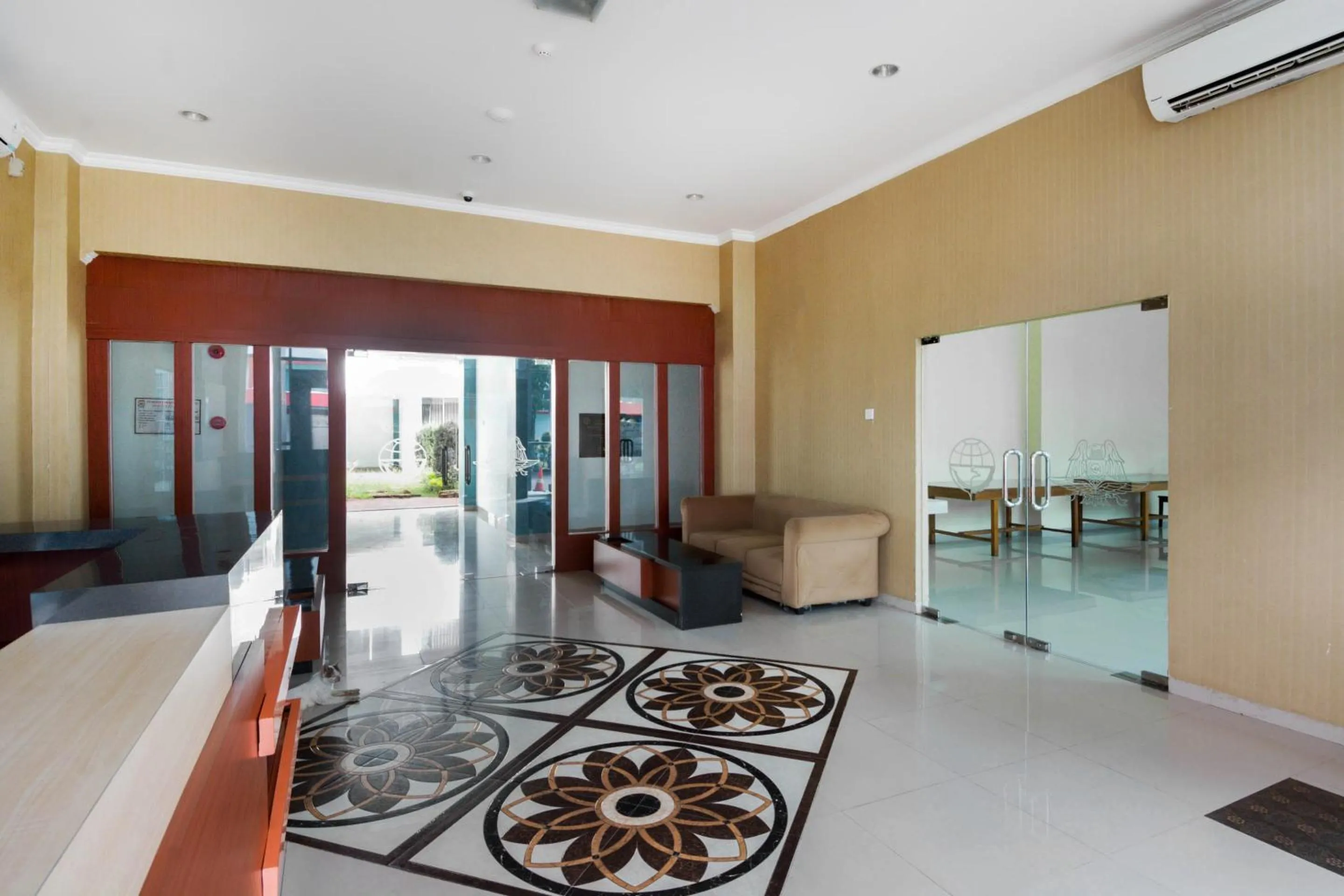 Lobby or reception in Collection O 3431 Hotel Alpha Bandara