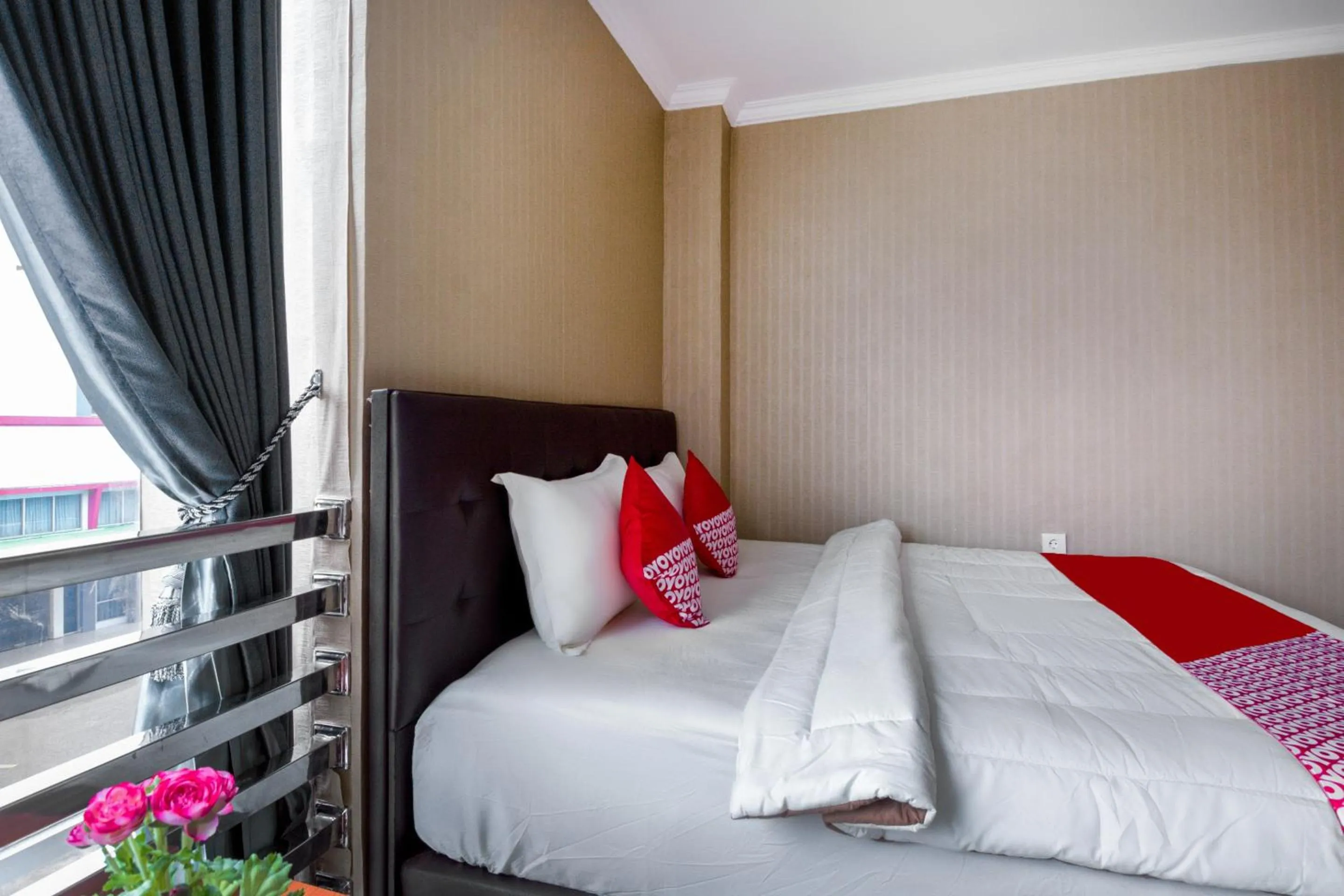 Bedroom, Bed in Collection O 3431 Hotel Alpha Bandara