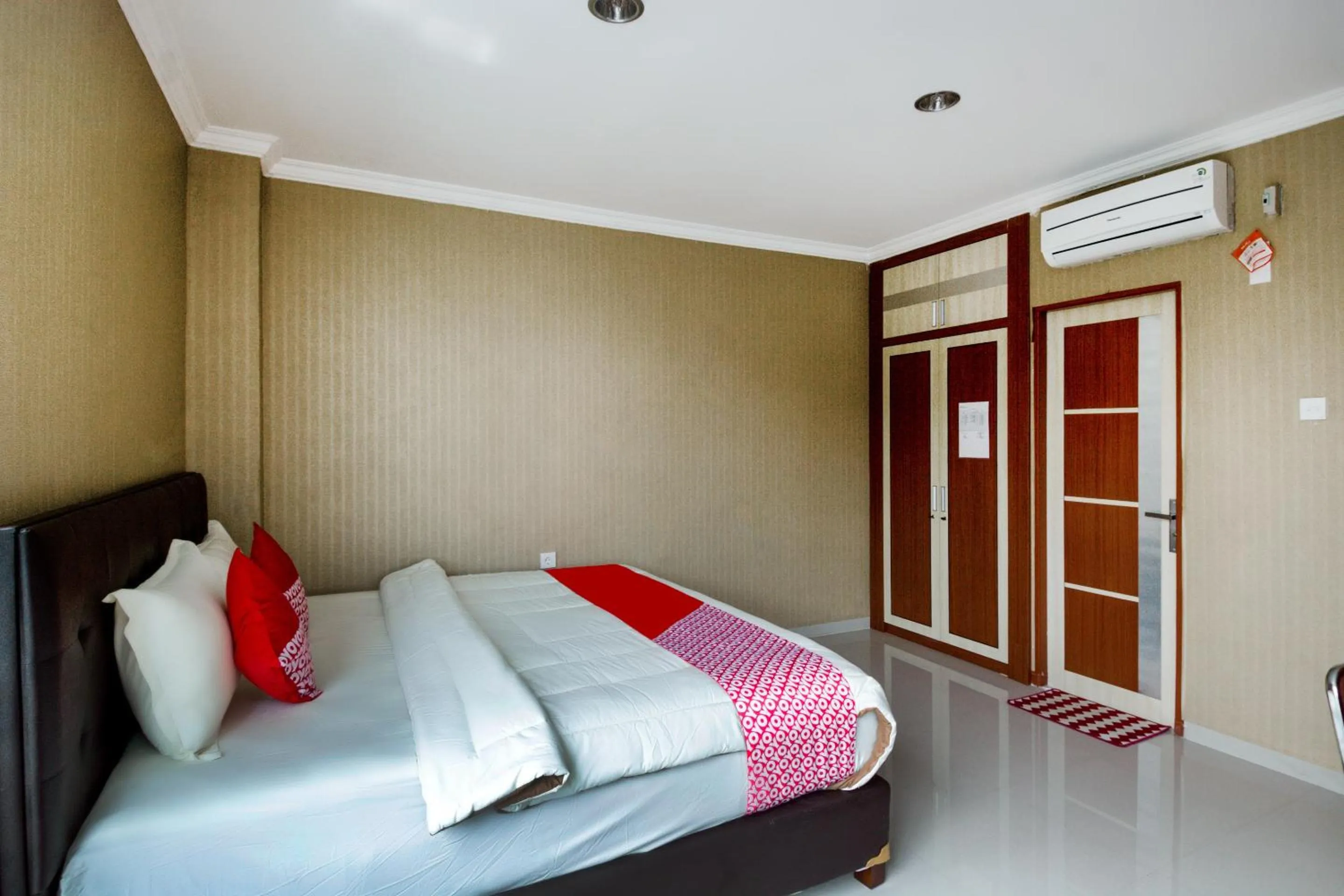Bedroom, Bed in Collection O 3431 Hotel Alpha Bandara