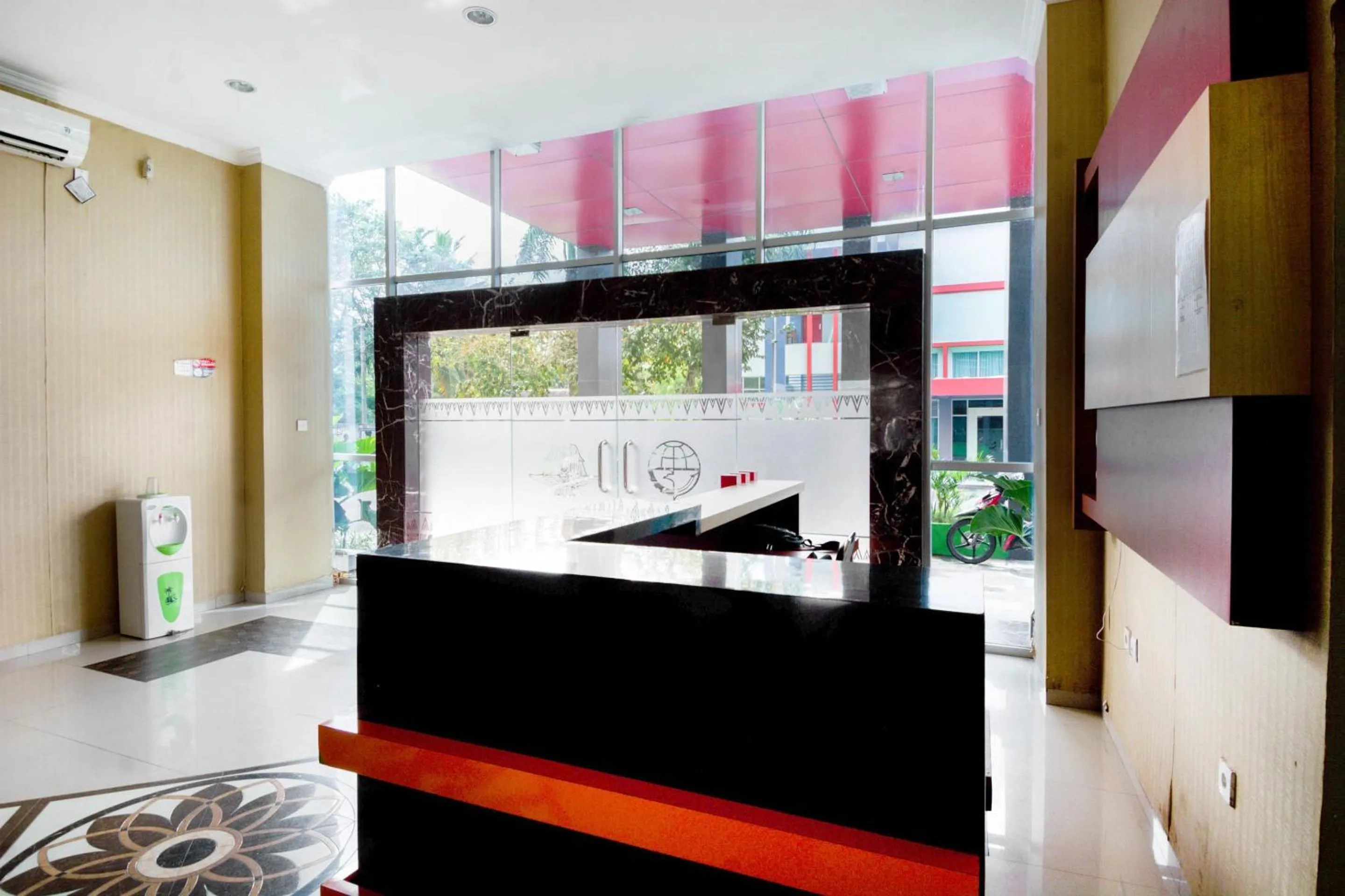 Lobby or reception in Collection O 3431 Hotel Alpha Bandara