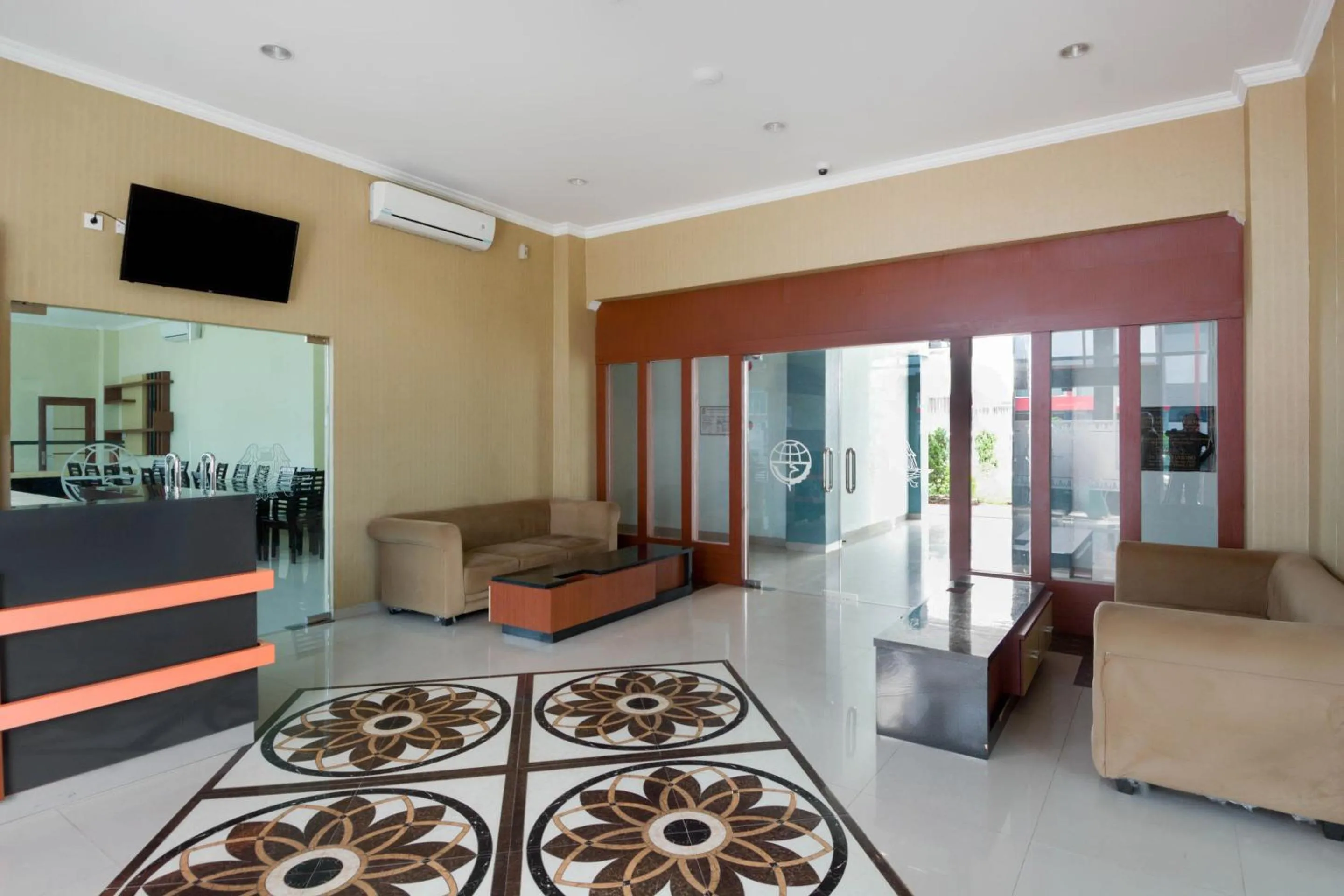 Lobby or reception in Collection O 3431 Hotel Alpha Bandara