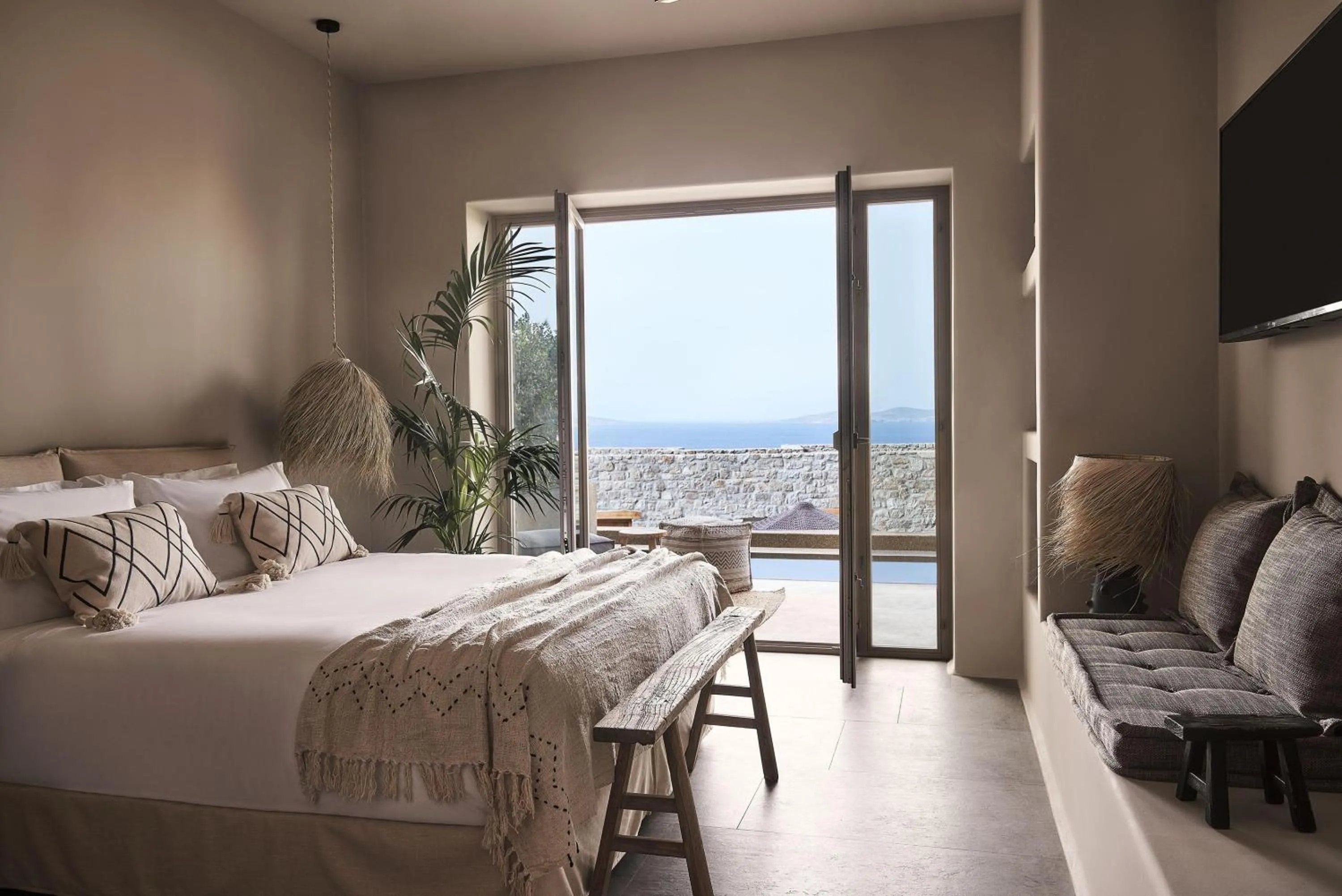Photo of the whole room, Bed in Amyth of Mykonos Agios Stefanos