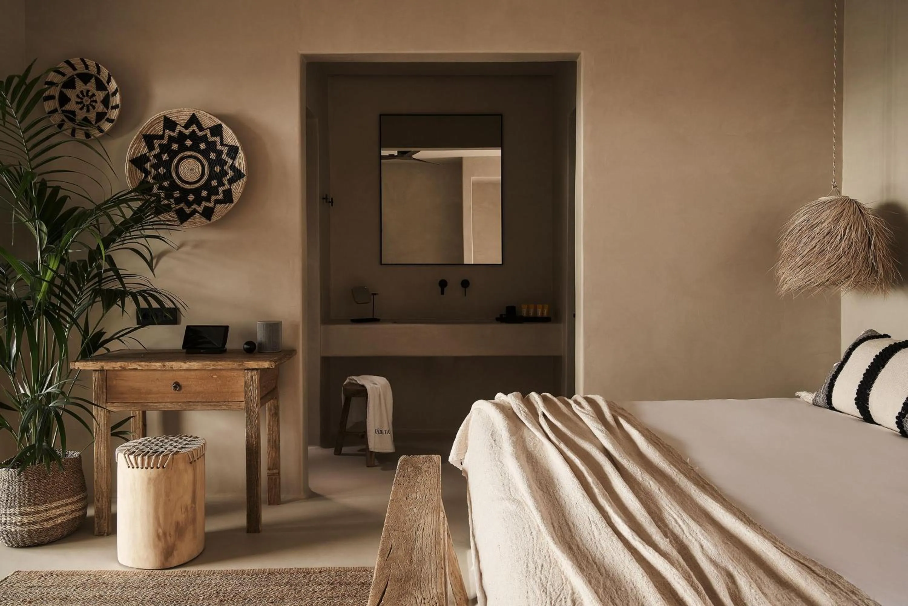 Photo of the whole room, Bed in Amyth of Mykonos Agios Stefanos