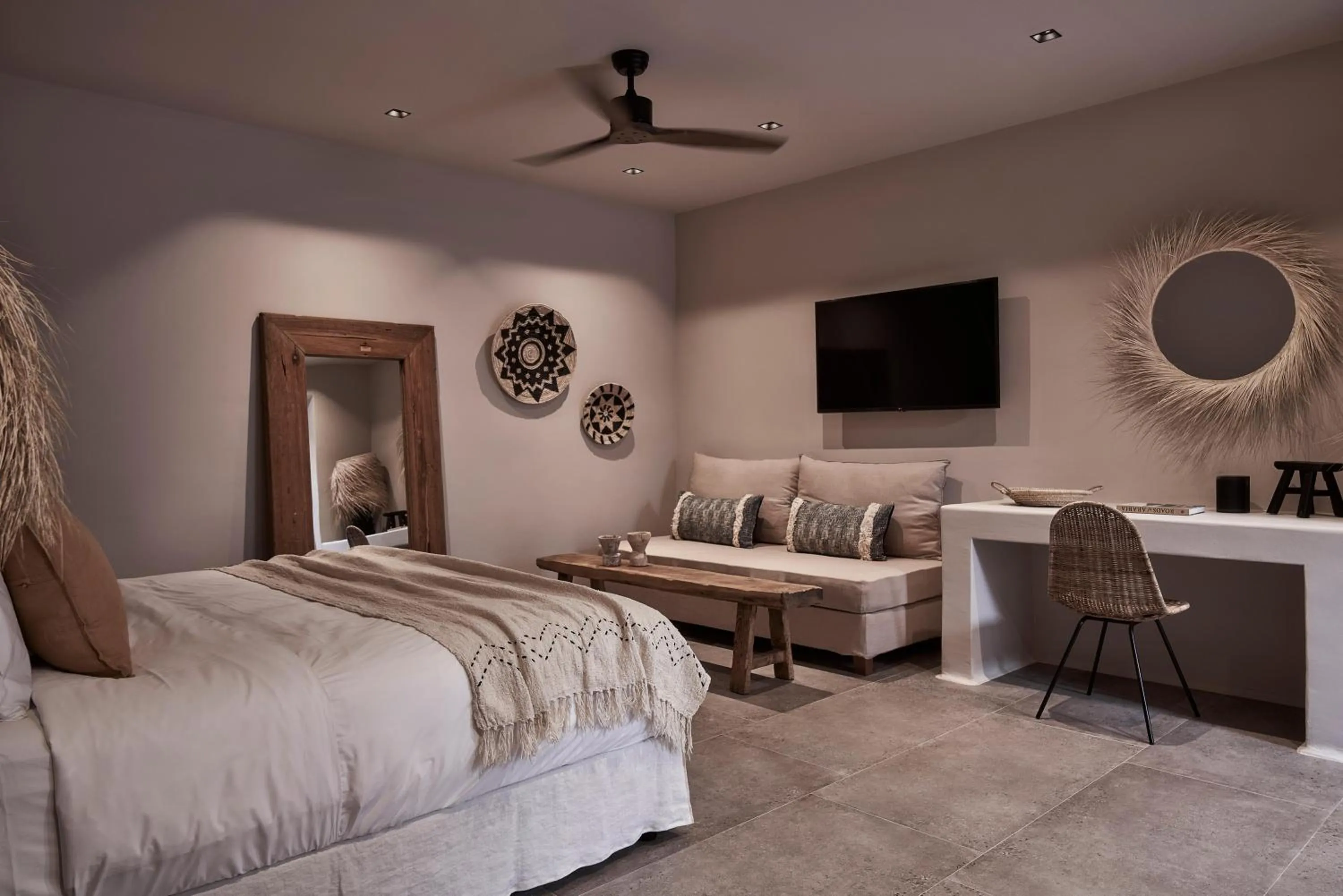 Photo of the whole room, Bed in Amyth of Mykonos Agios Stefanos