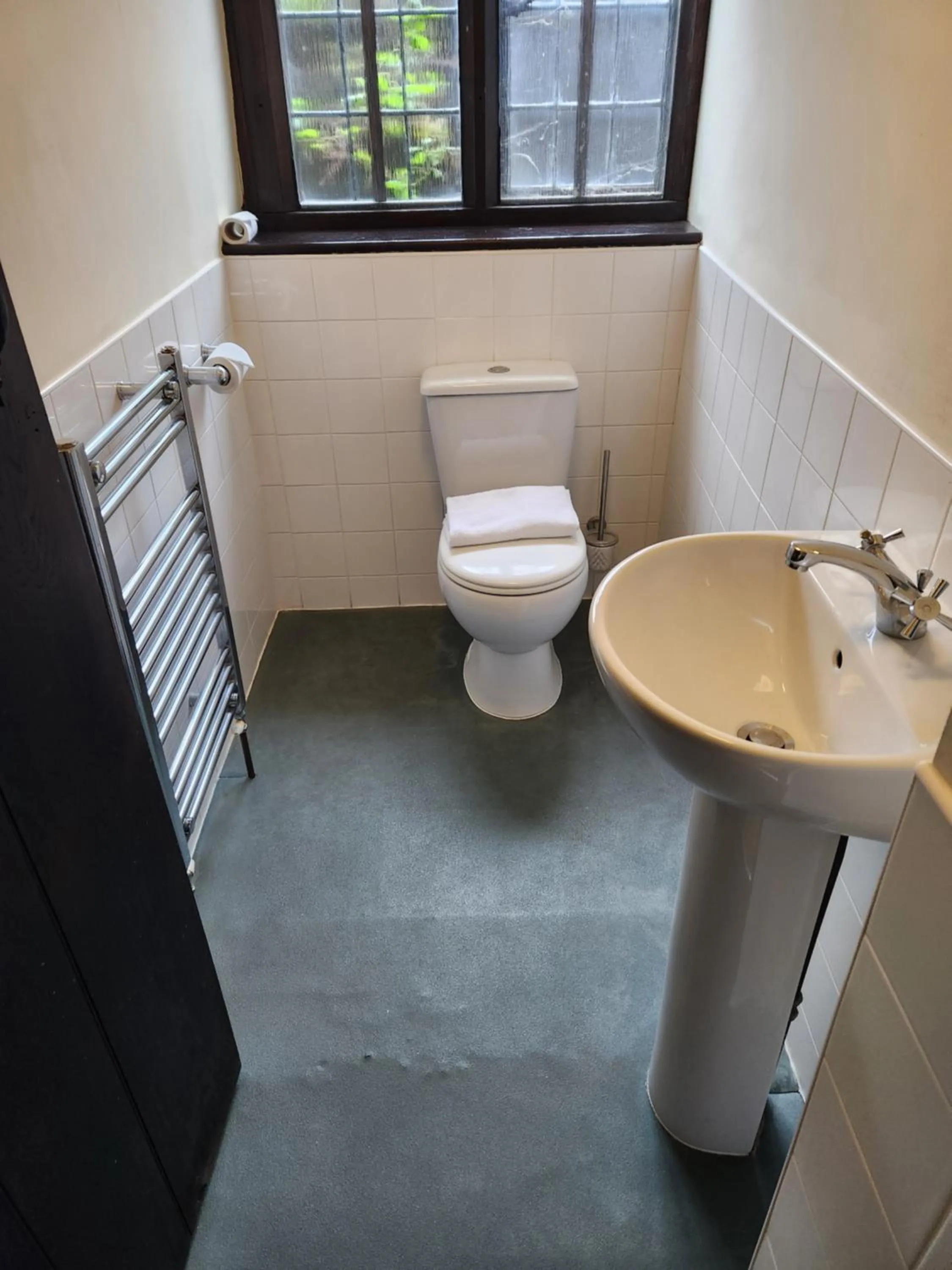 Shower in Langley Inn