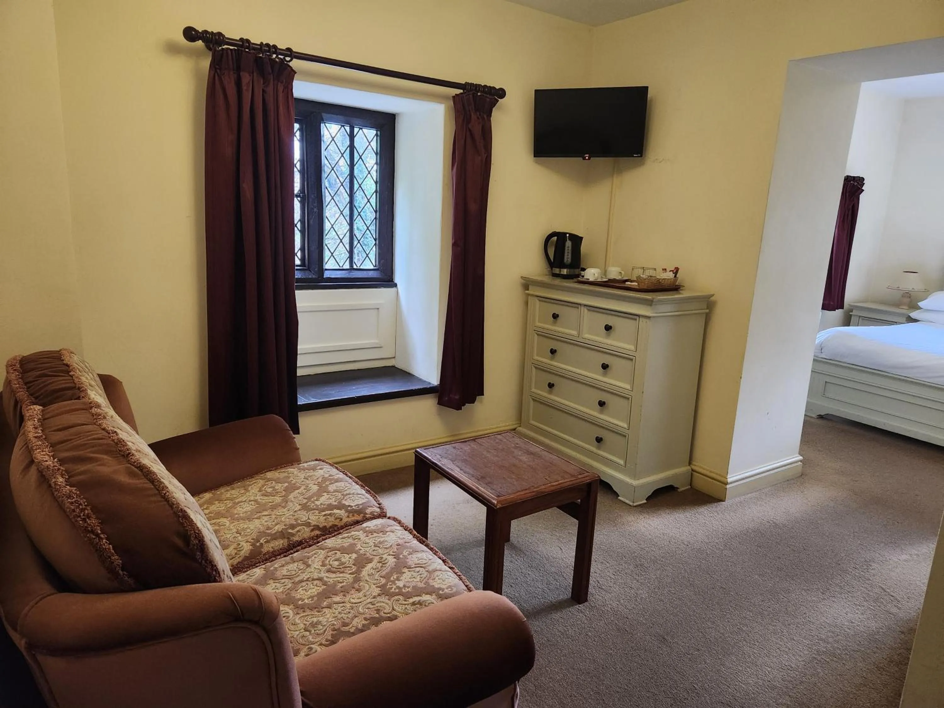 TV and multimedia, Bed in Langley Inn