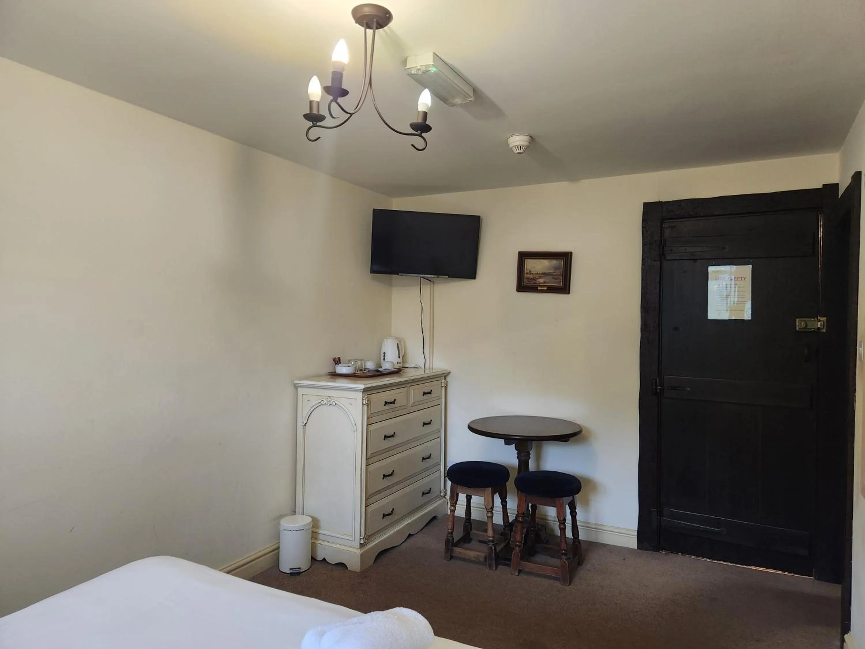 TV and multimedia, Bed in Langley Inn