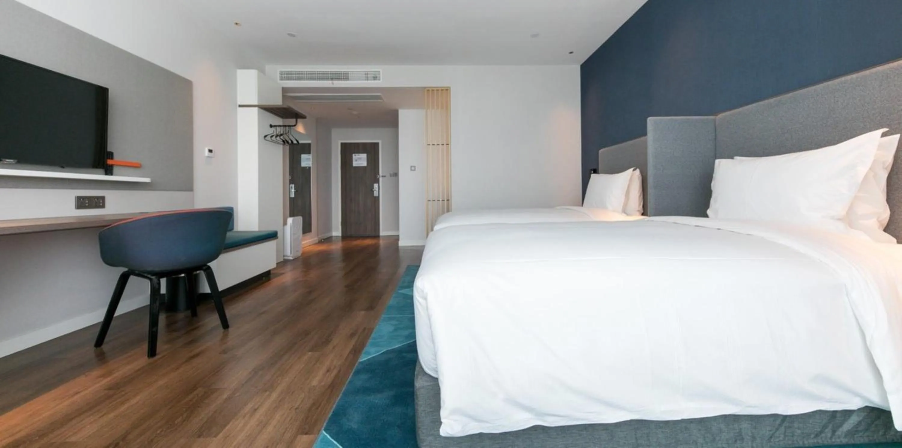 Photo of the whole room, Bed in Holiday Inn Express Urumqi Station by IHG