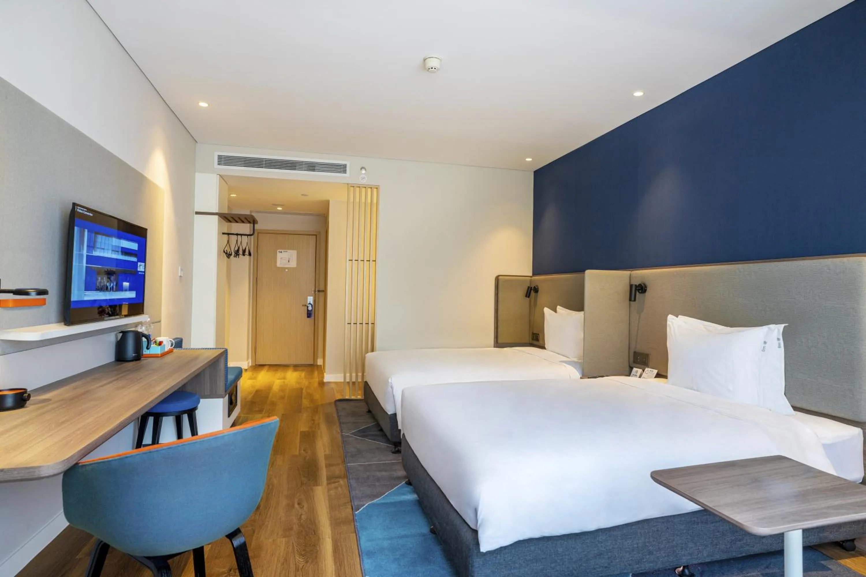 Photo of the whole room, Bed in Holiday Inn Express Urumqi Station by IHG