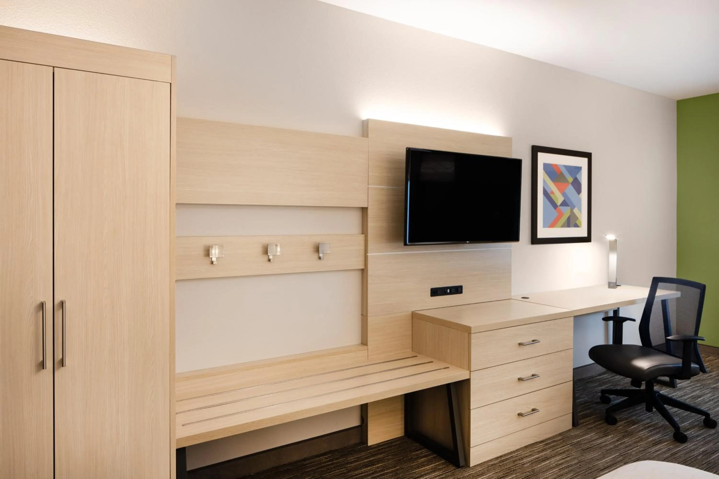 Photo of the whole room in Holiday Inn Express & Suites Ft Myers Beach-Sanibel Gateway by IHG