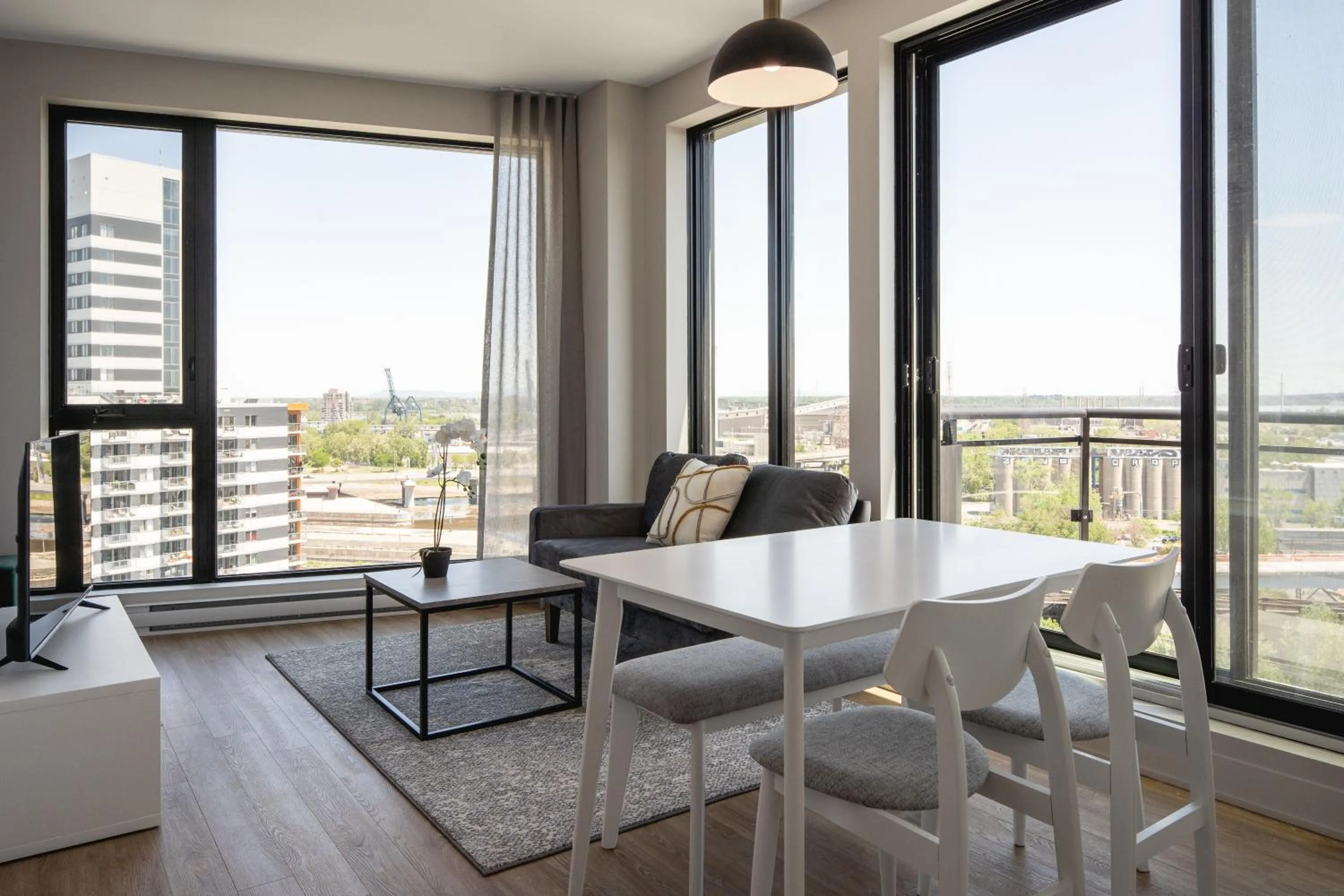 View (from property/room) in Griffintown Hôtel