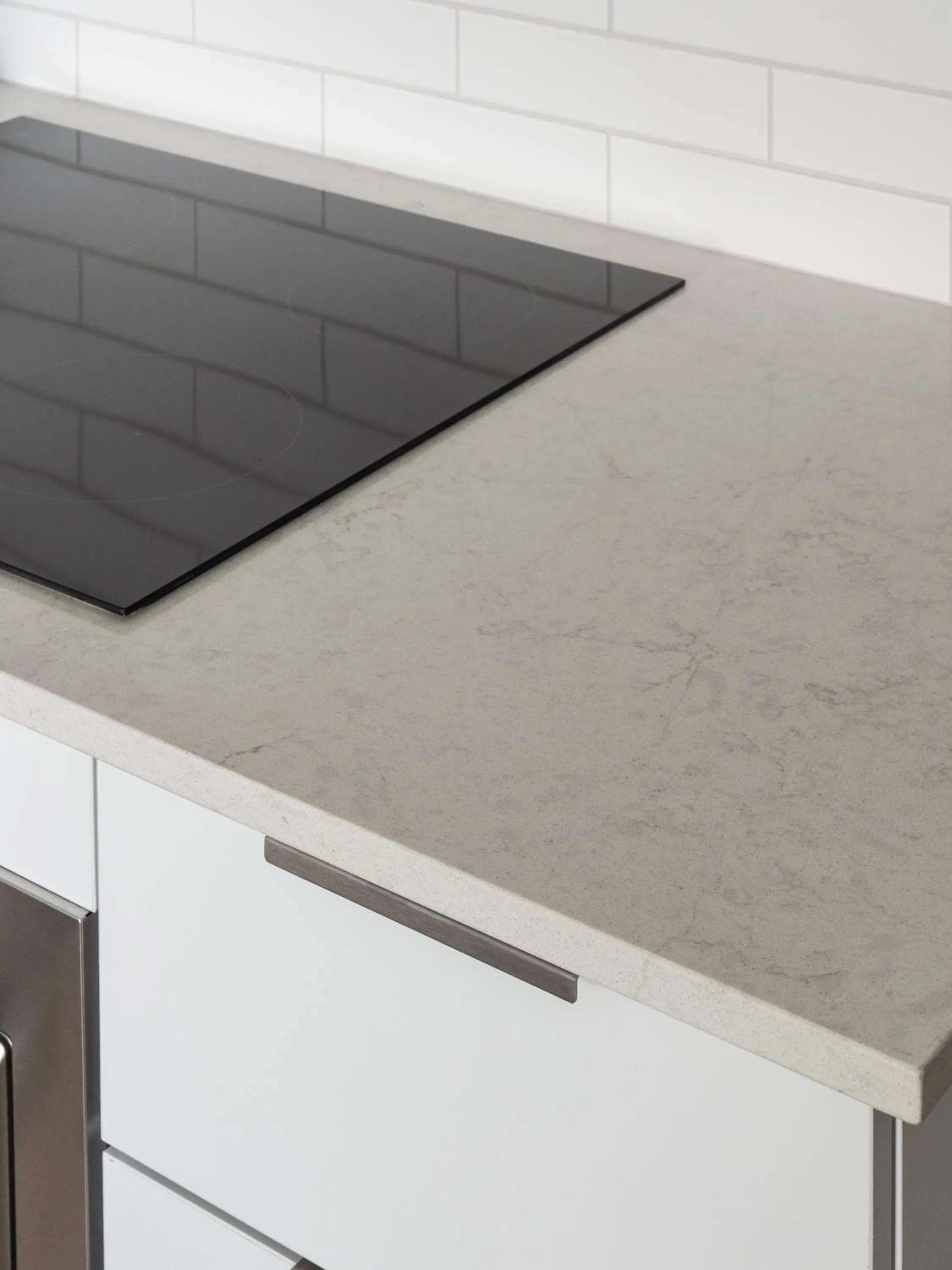 Kitchen or kitchenette in Griffintown Hôtel